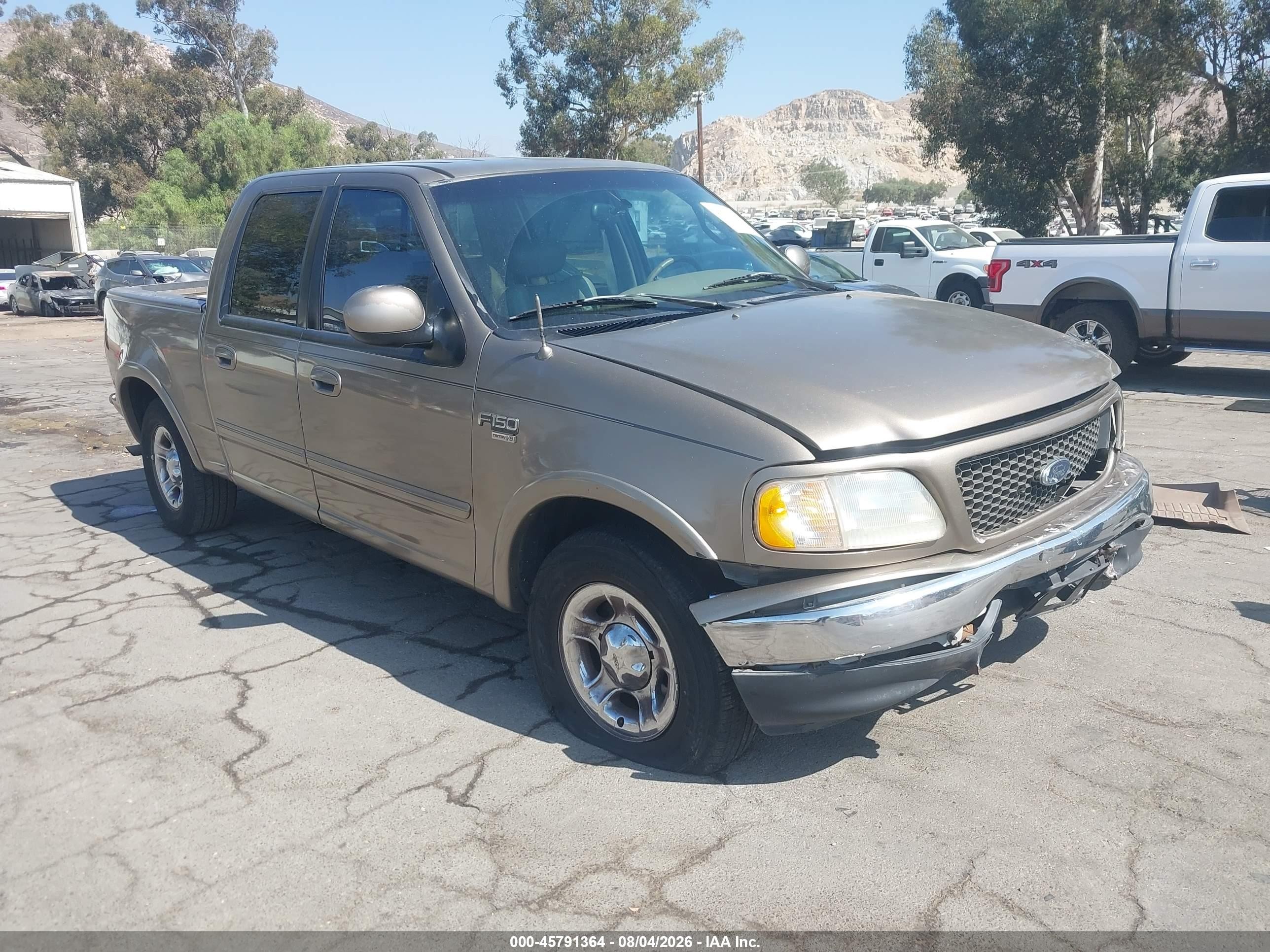 2001 Ford F-150 XLT, VIN 1FTRW07L11KF81827 — Перед