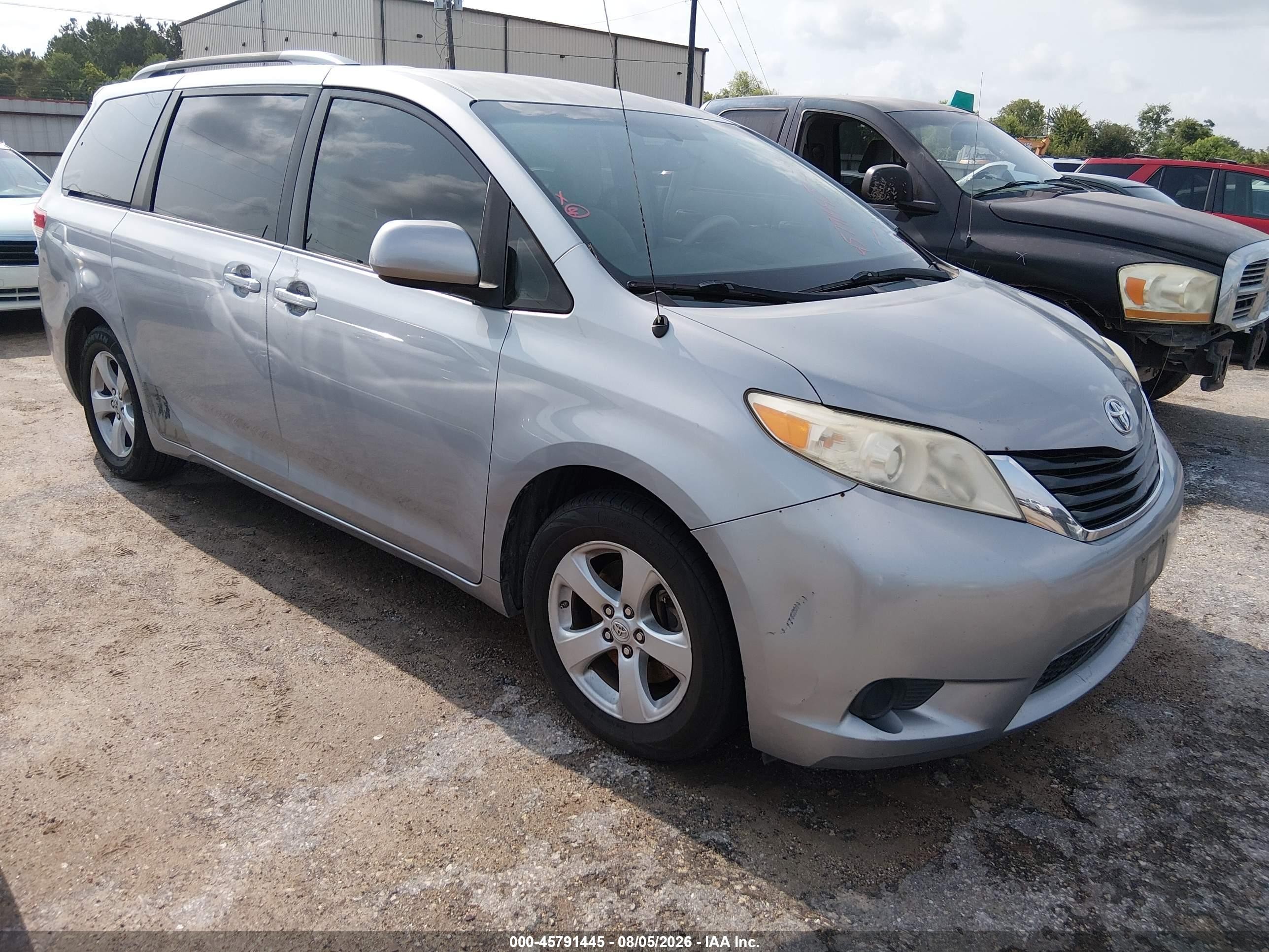 2012 Toyota Sienna LE, VIN 5TDKK3DC9CS216844 — Normal wear