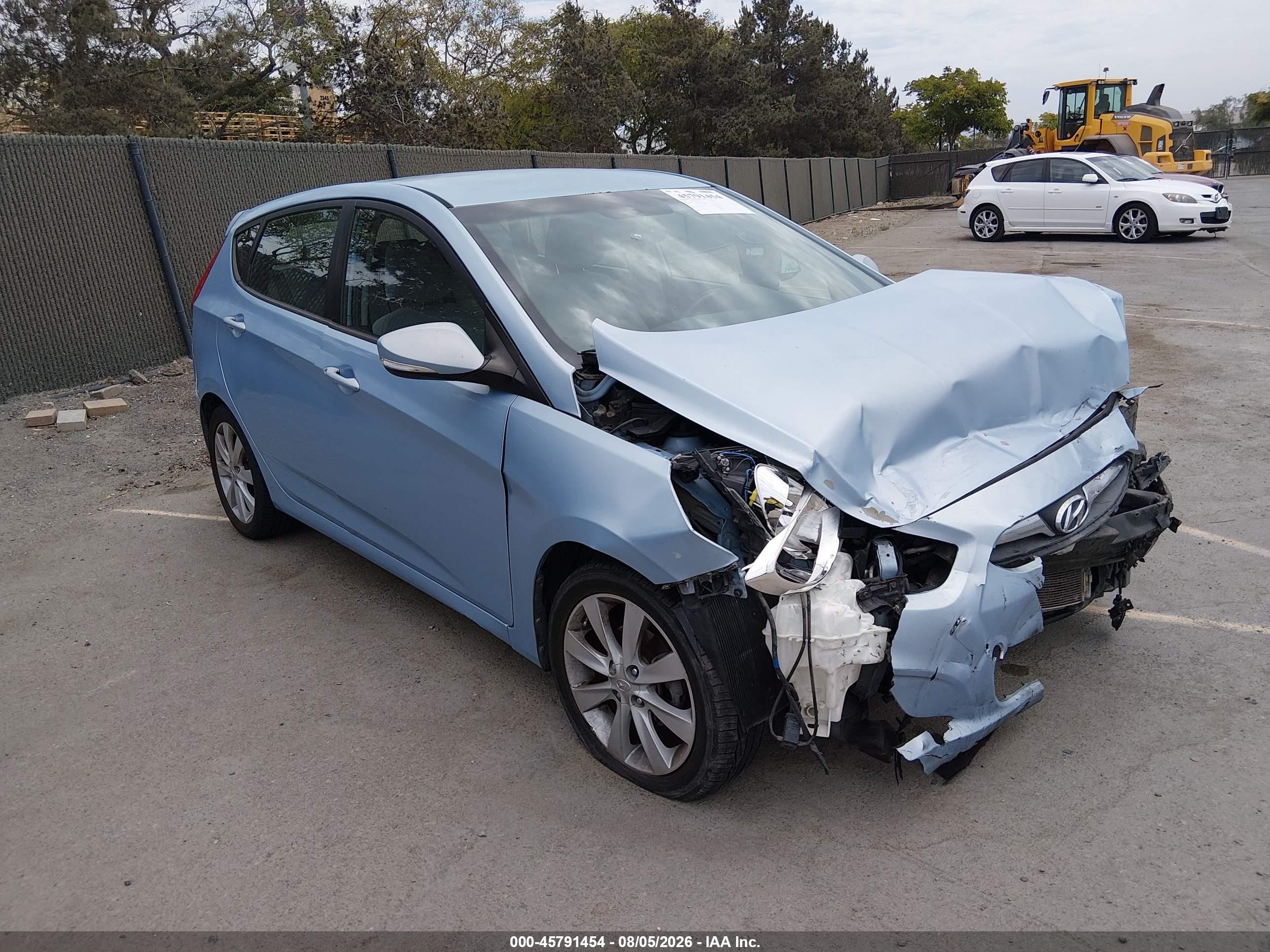 2013 Hyundai Accent SE, VIN KMHCU5AE2DU065659 — Перед