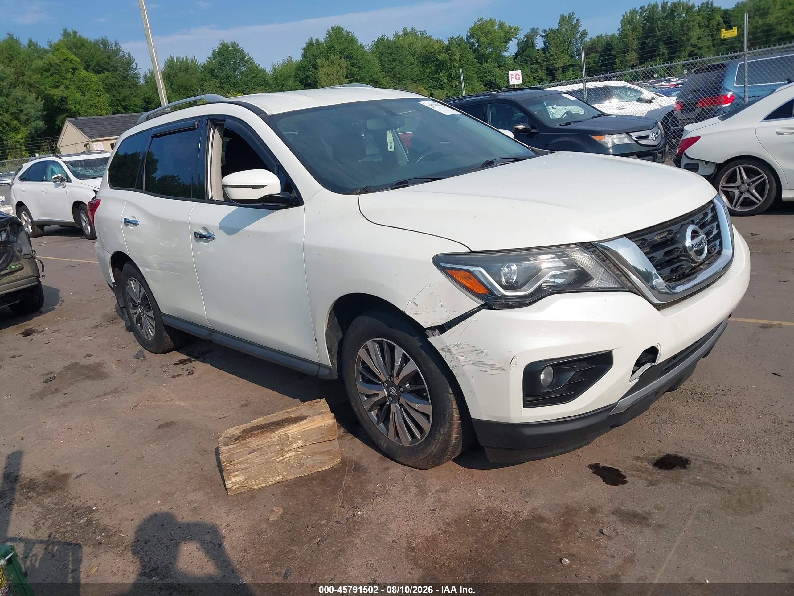 2017 Nissan Pathfinder SV, VIN 5N1DR2MM8HC628832 — Normal wear