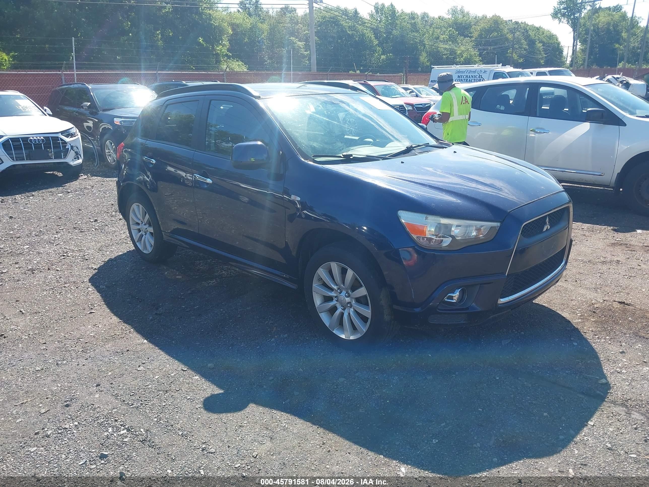 2011 Mitsubishi Outlander SE, VIN JA4AR4AUXBZ000616 — Normal wear