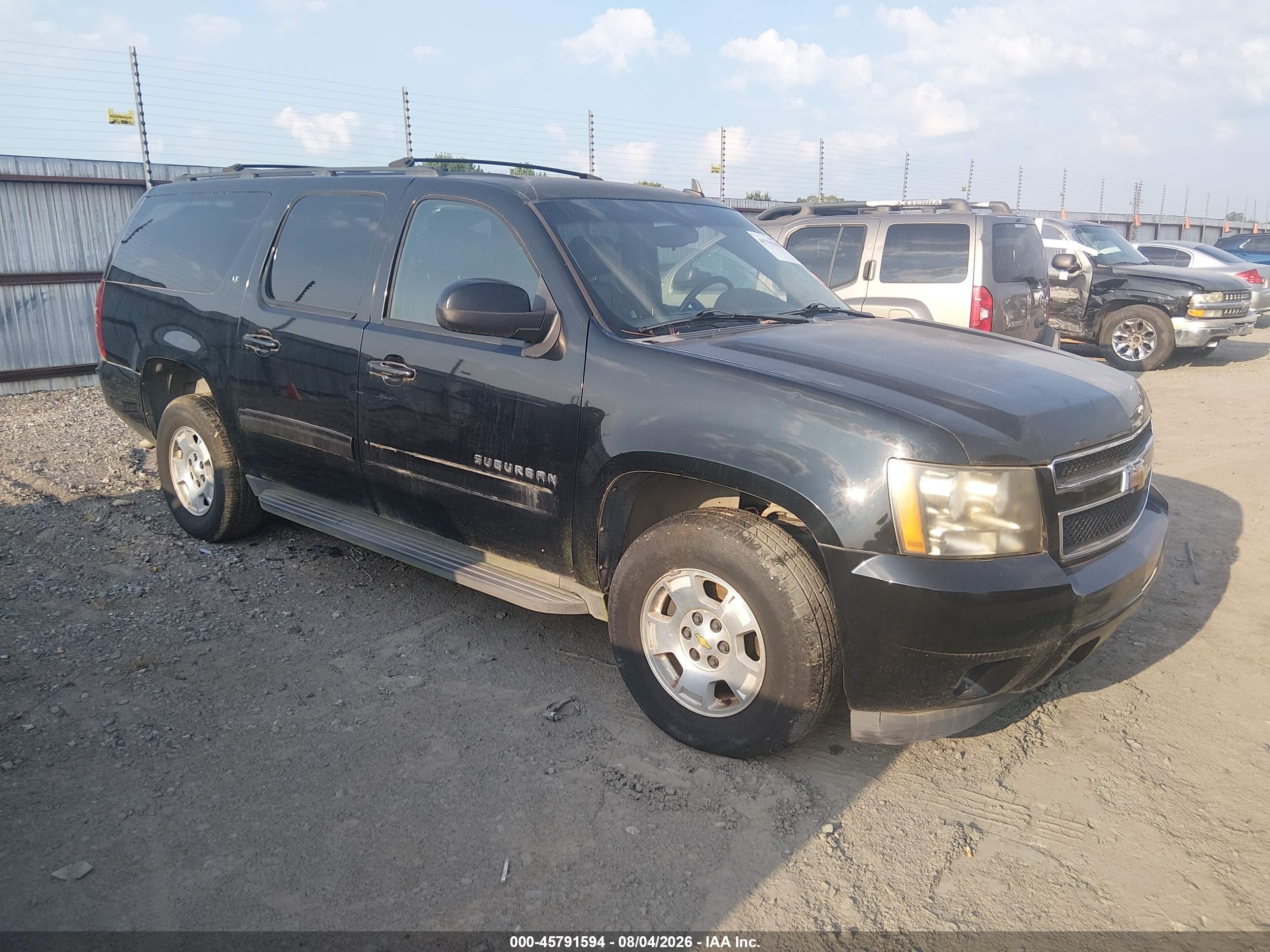 2011 Chevrolet Suburban LT, VIN 1GNSKJE31BR194233 — Normal wear
