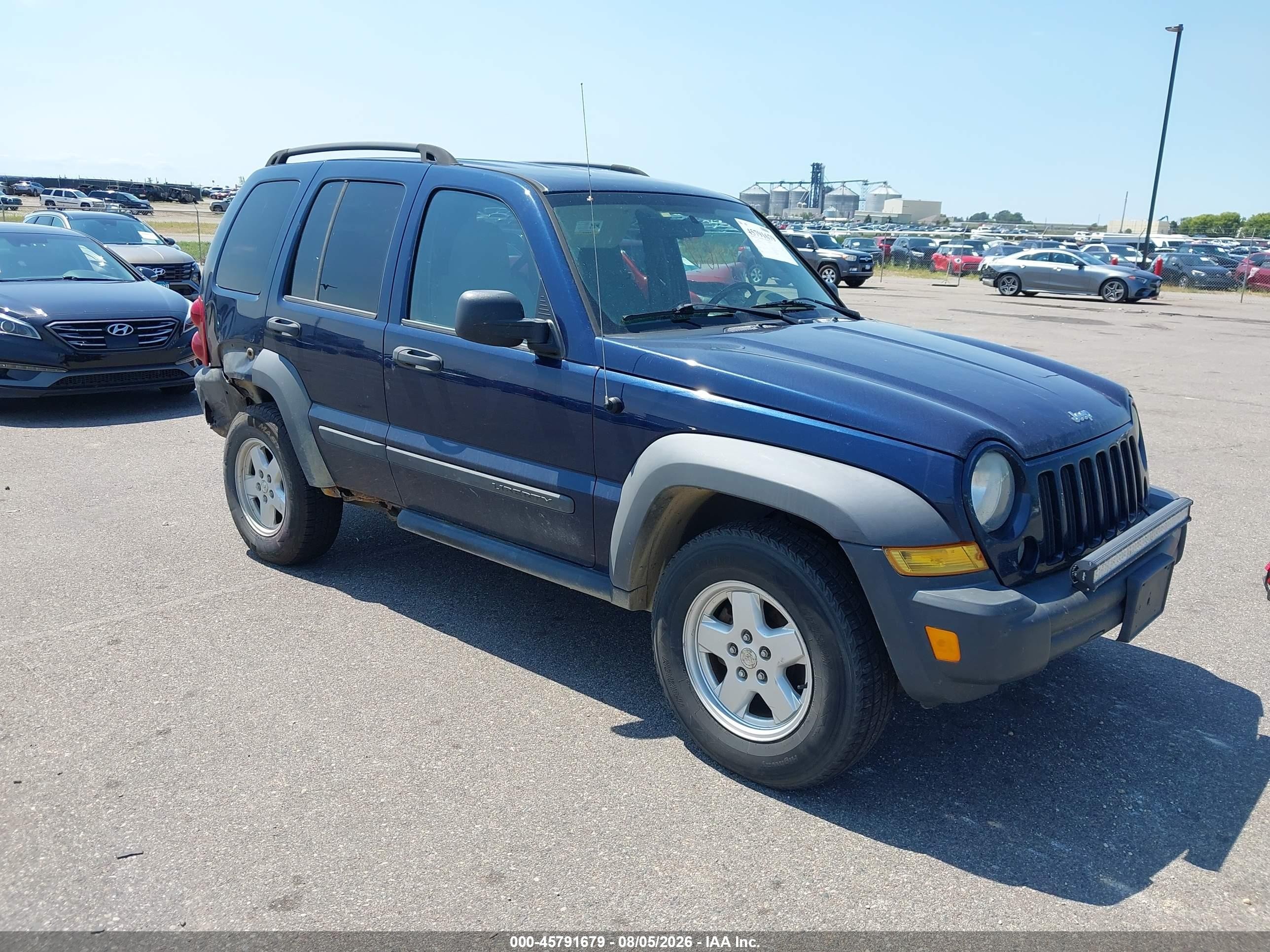2007 Jeep Liberty Sport, VIN 1J4GL48K67W520983 — Rear end