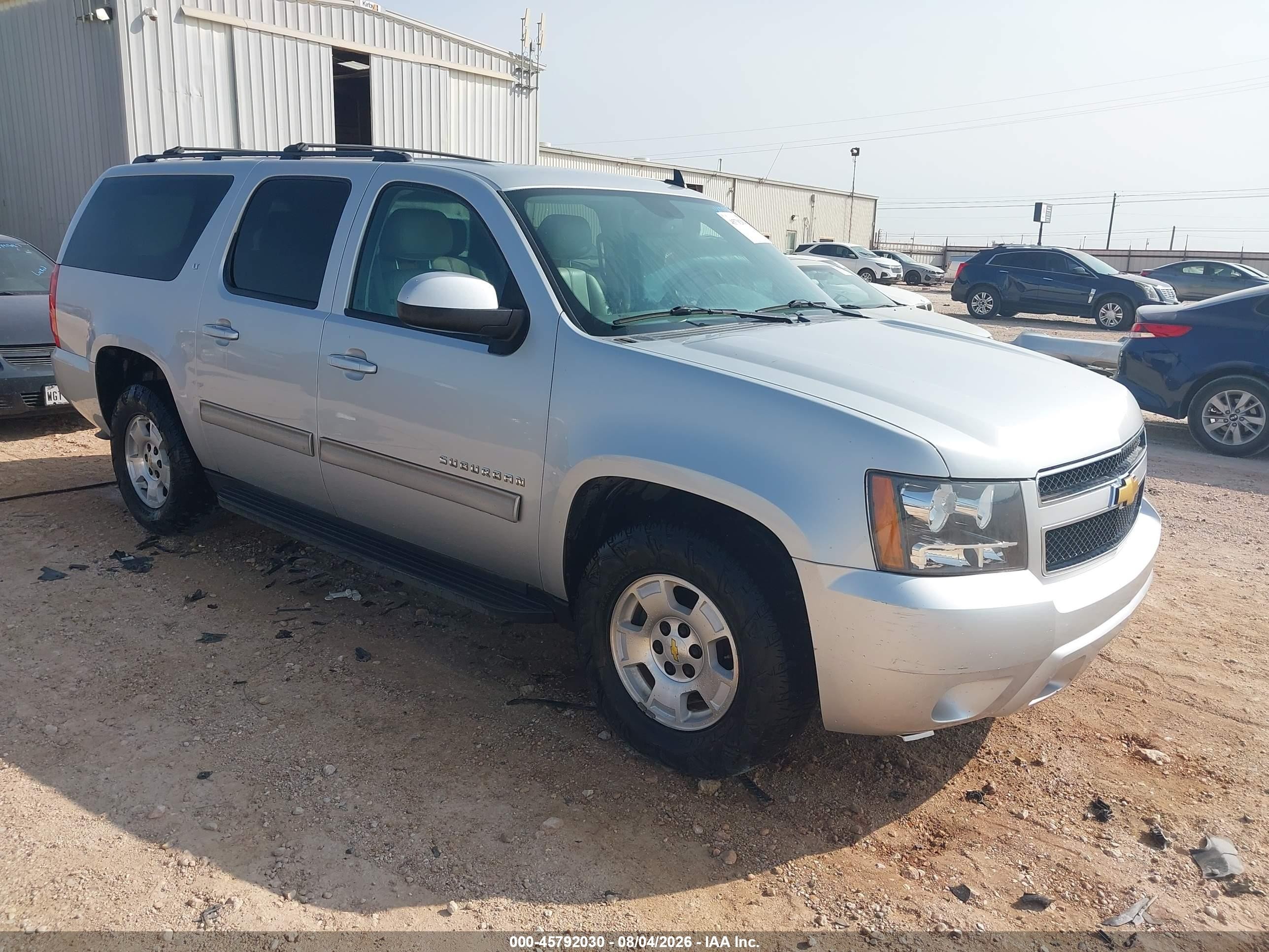 2013 Chevrolet Suburban LT, VIN 1GNSCJE01DR317213 — Normal wear