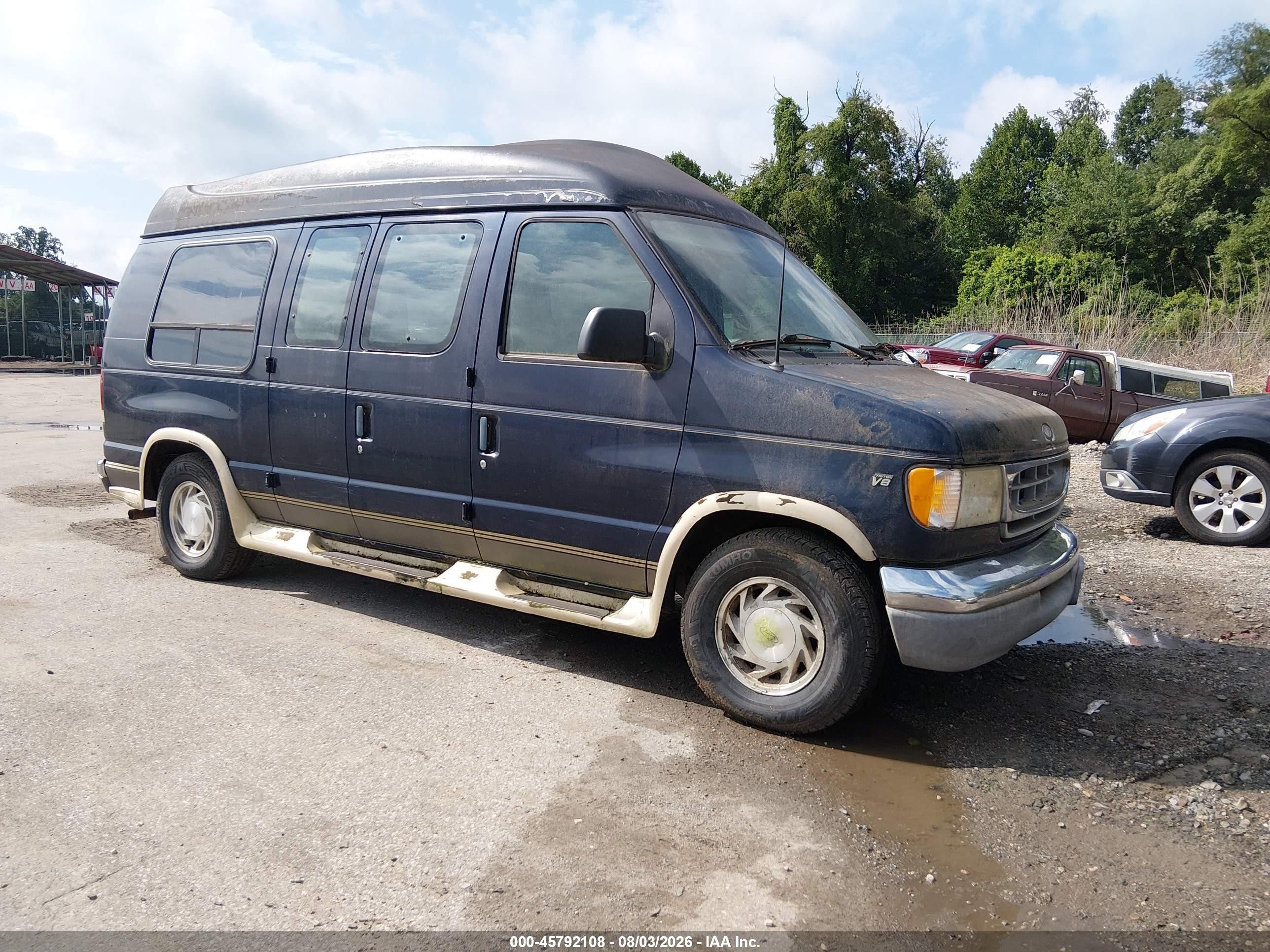 2002 Ford Econoline Cargo, VIN 1FDRE14W62HA20444 — Normal wear