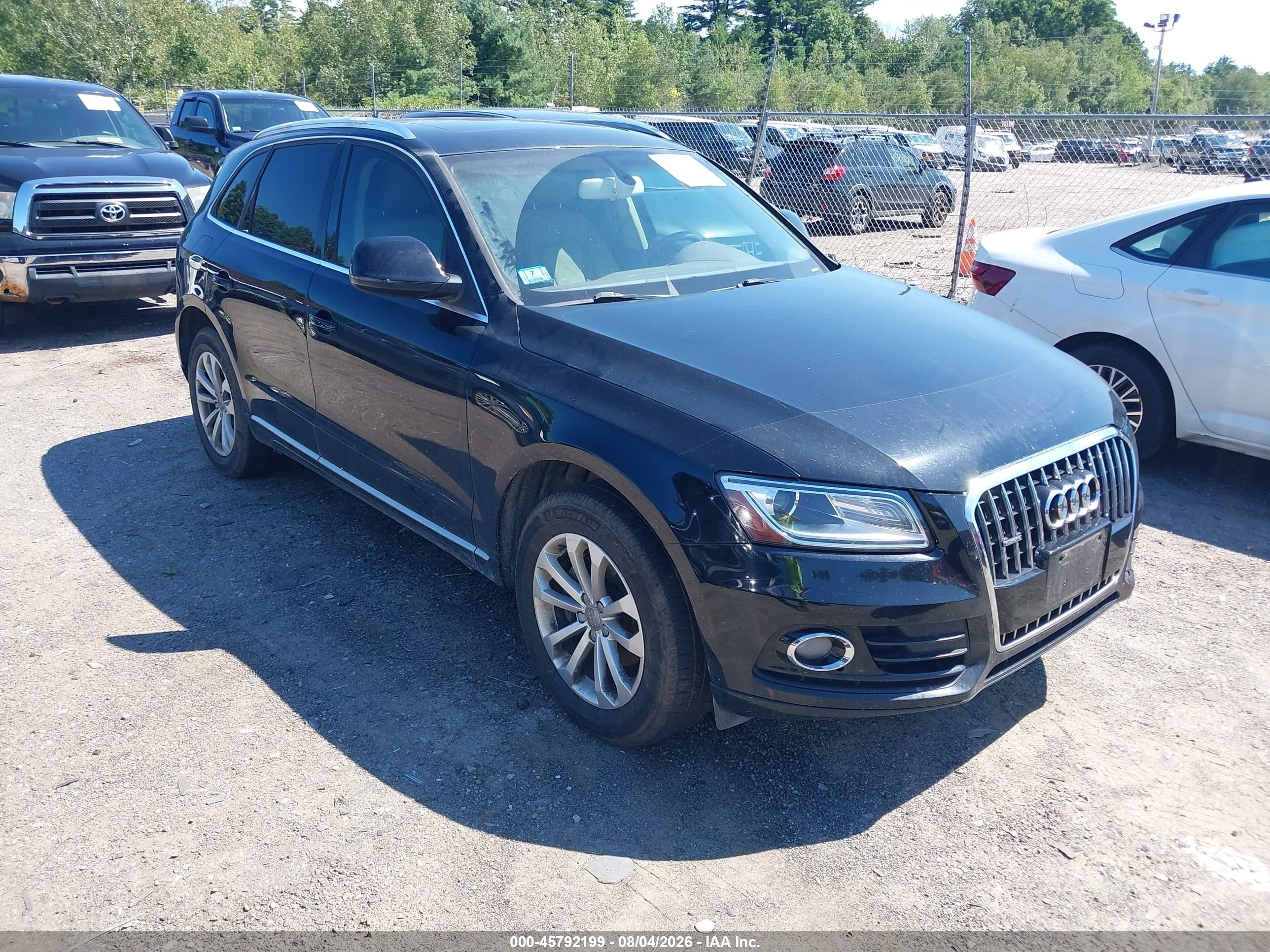 2014 Audi Q5 Premium, VIN WA1CFAFP8EA048346 — Normal wear