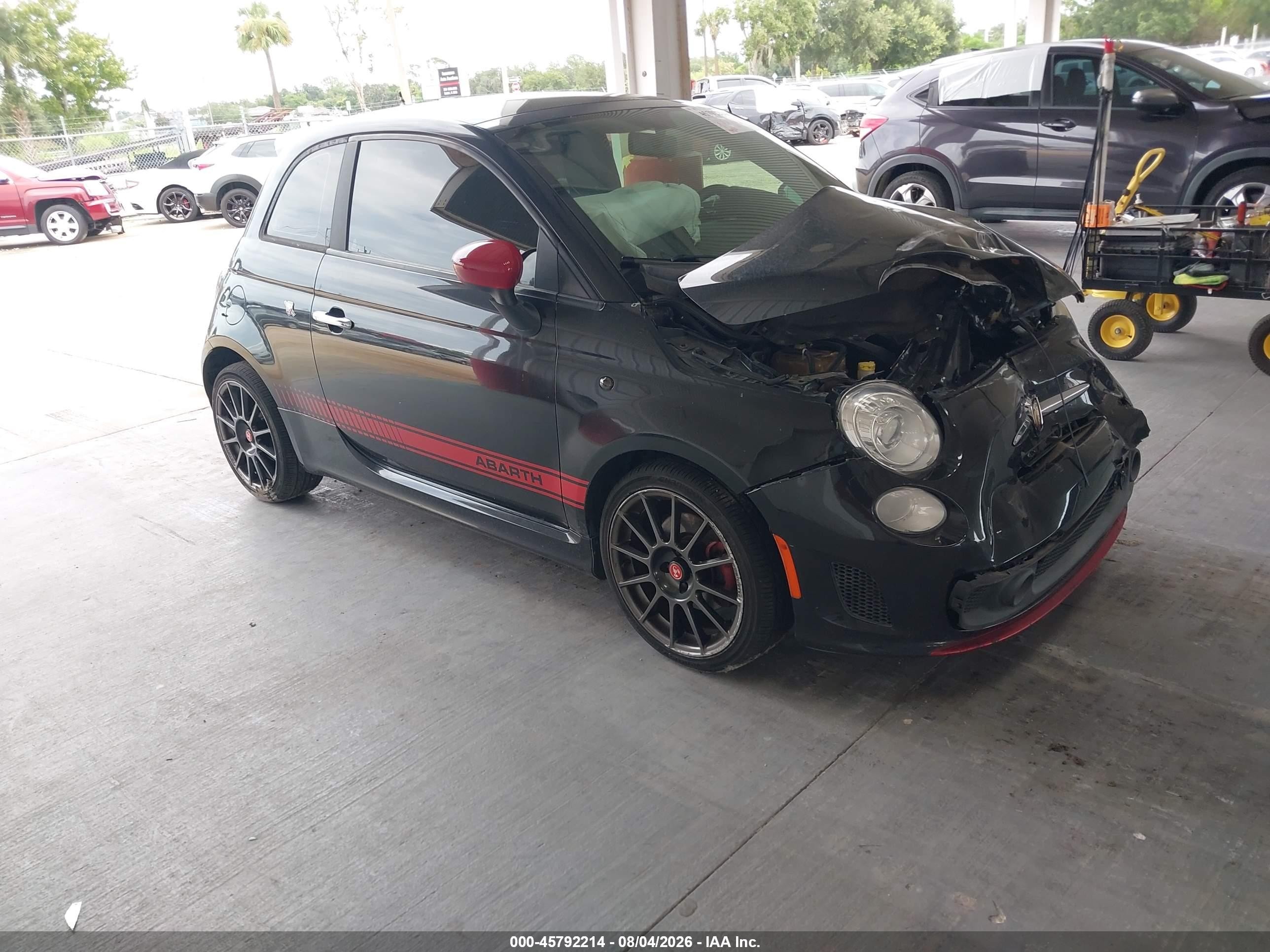 2013 FIAT 500 Abarth, VIN 3C3CFFFH0DT551537 — Перед