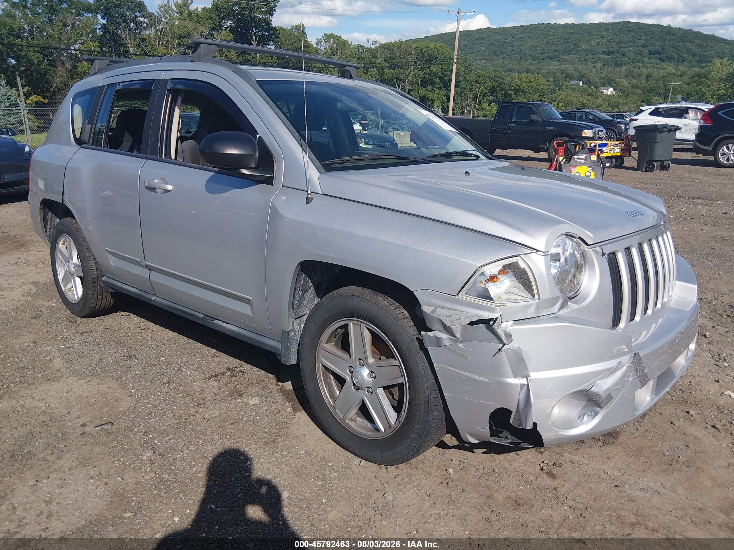 2010 Jeep Compass Sport, VIN 1J4NF4FB8AD591512 — Normal wear