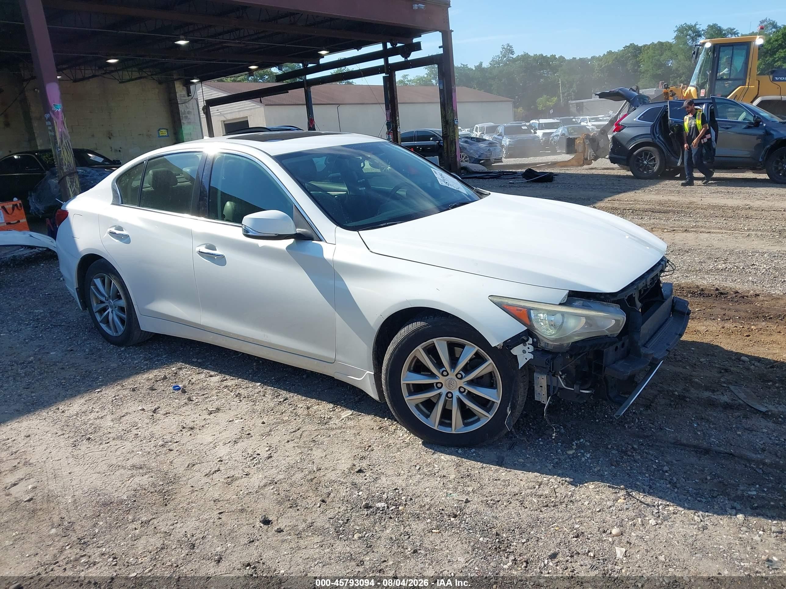 2014 Infiniti Q50 Sport, VIN JN1BV7AR3EM685078 — Front end
