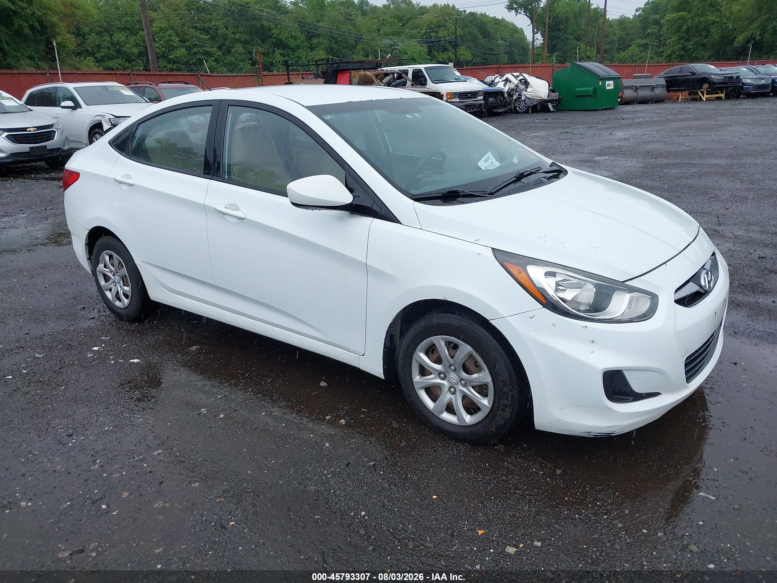 2013 Hyundai Accent GLS, VIN KMHCT4AEXDU561550 — Normal wear