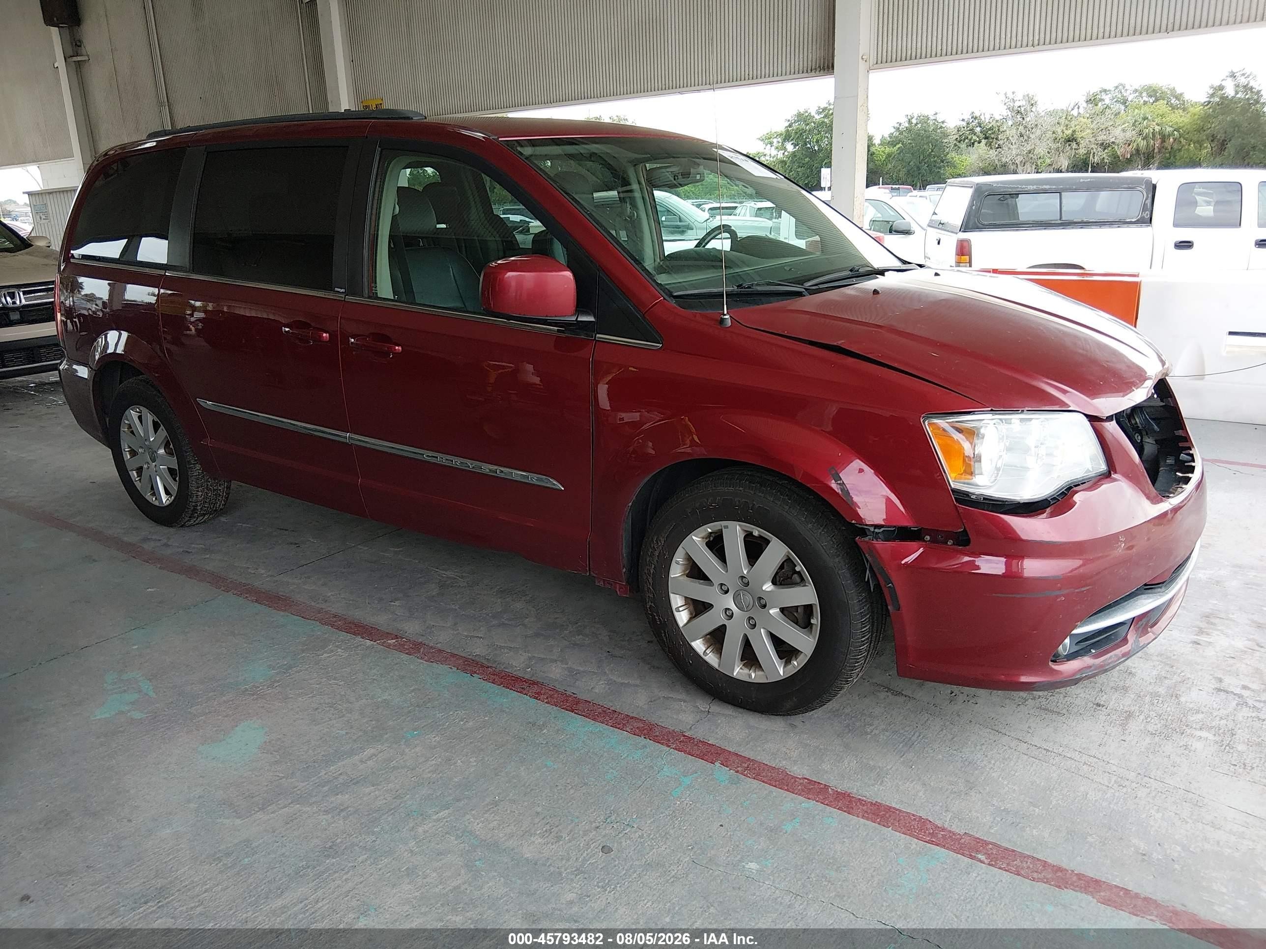 2014 Chrysler Town & Country Touring, VIN 2C4RC1BG3ER203640 — Перед
