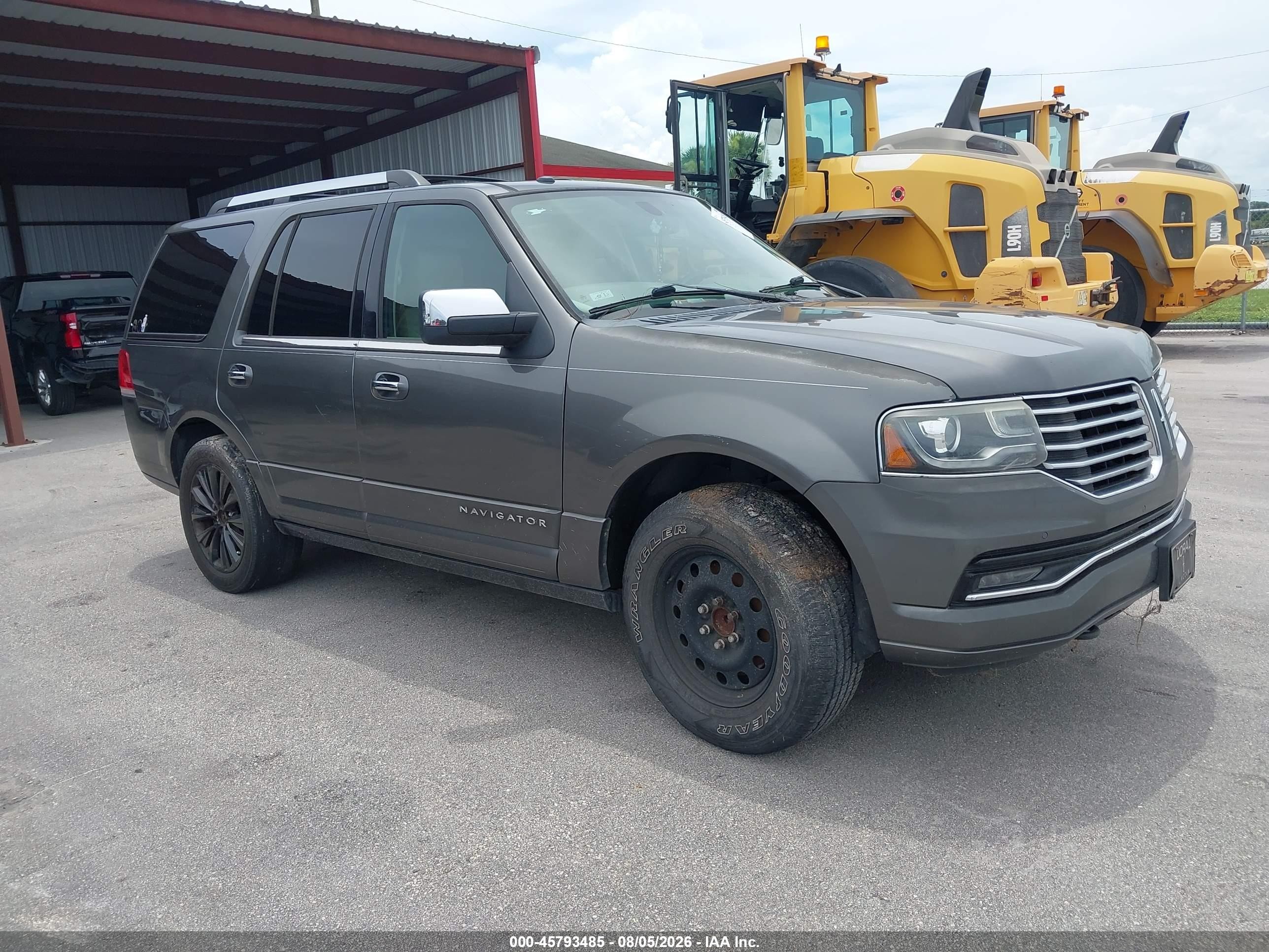 2015 Lincoln Navigator, VIN 5LMJJ2HT4FEJ03986 — Normal wear