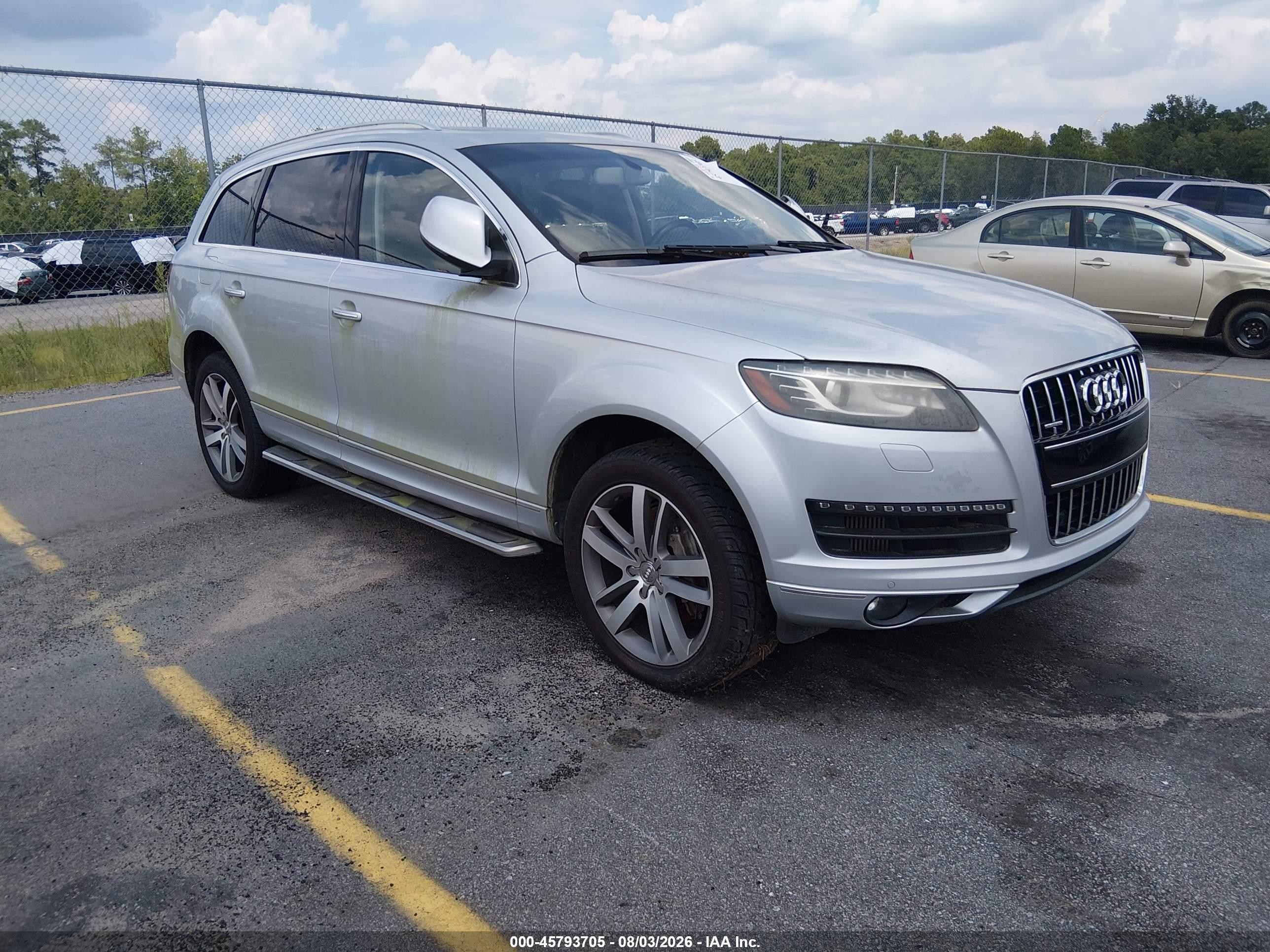 2014 Audi Q7 Premium Plus, VIN WA1LMAFE0ED007034 — Normal wear
