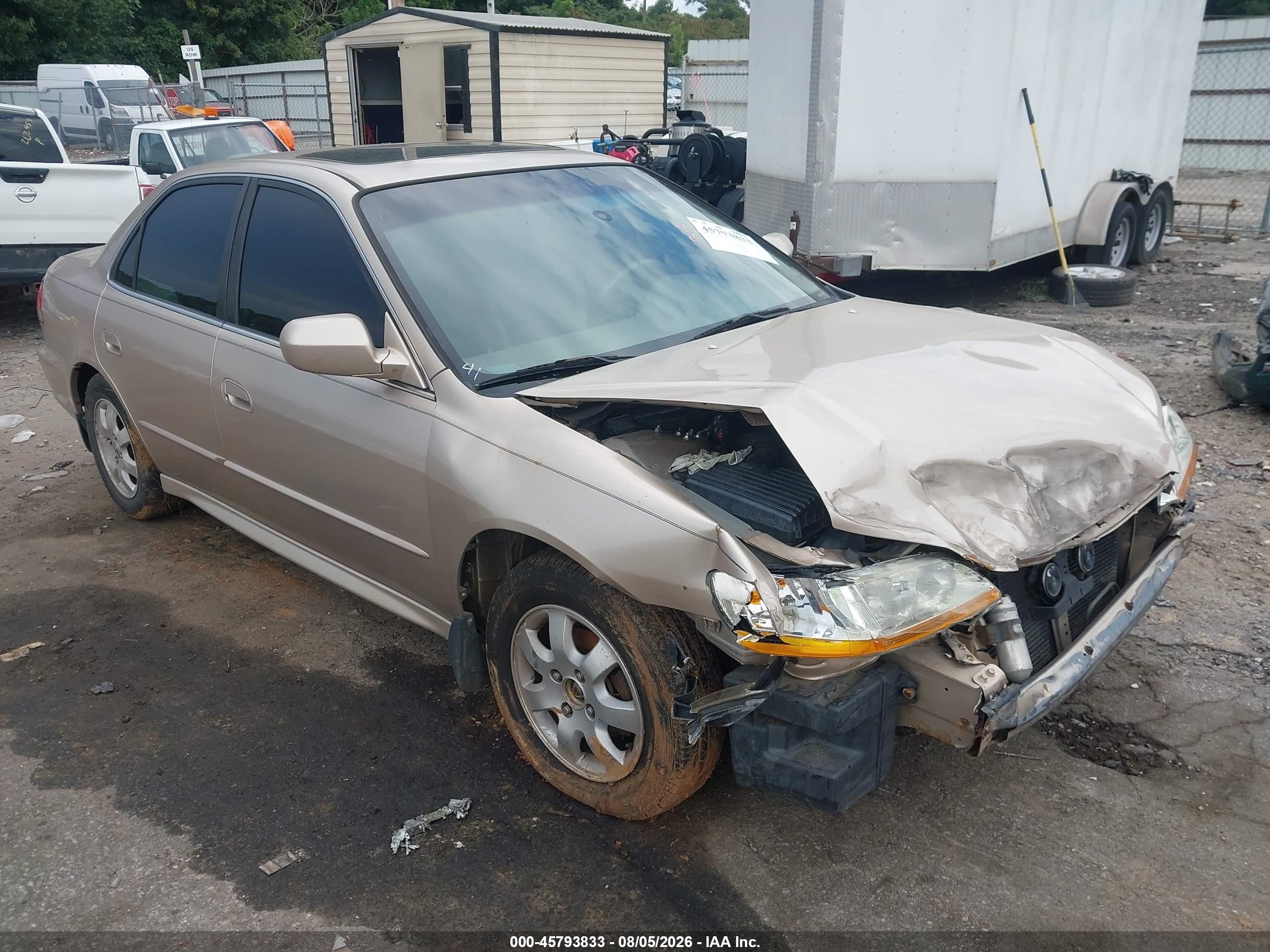 2001 Honda Accord EX, VIN 1HGCG56631A038966 — Перед