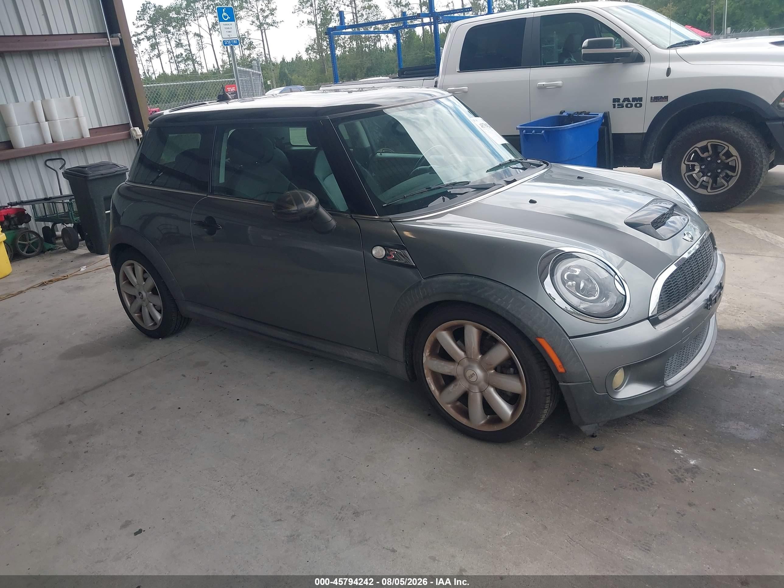 2007 MINI Hardtop S, VIN WMWMF73547TV31479 — Обычный износ