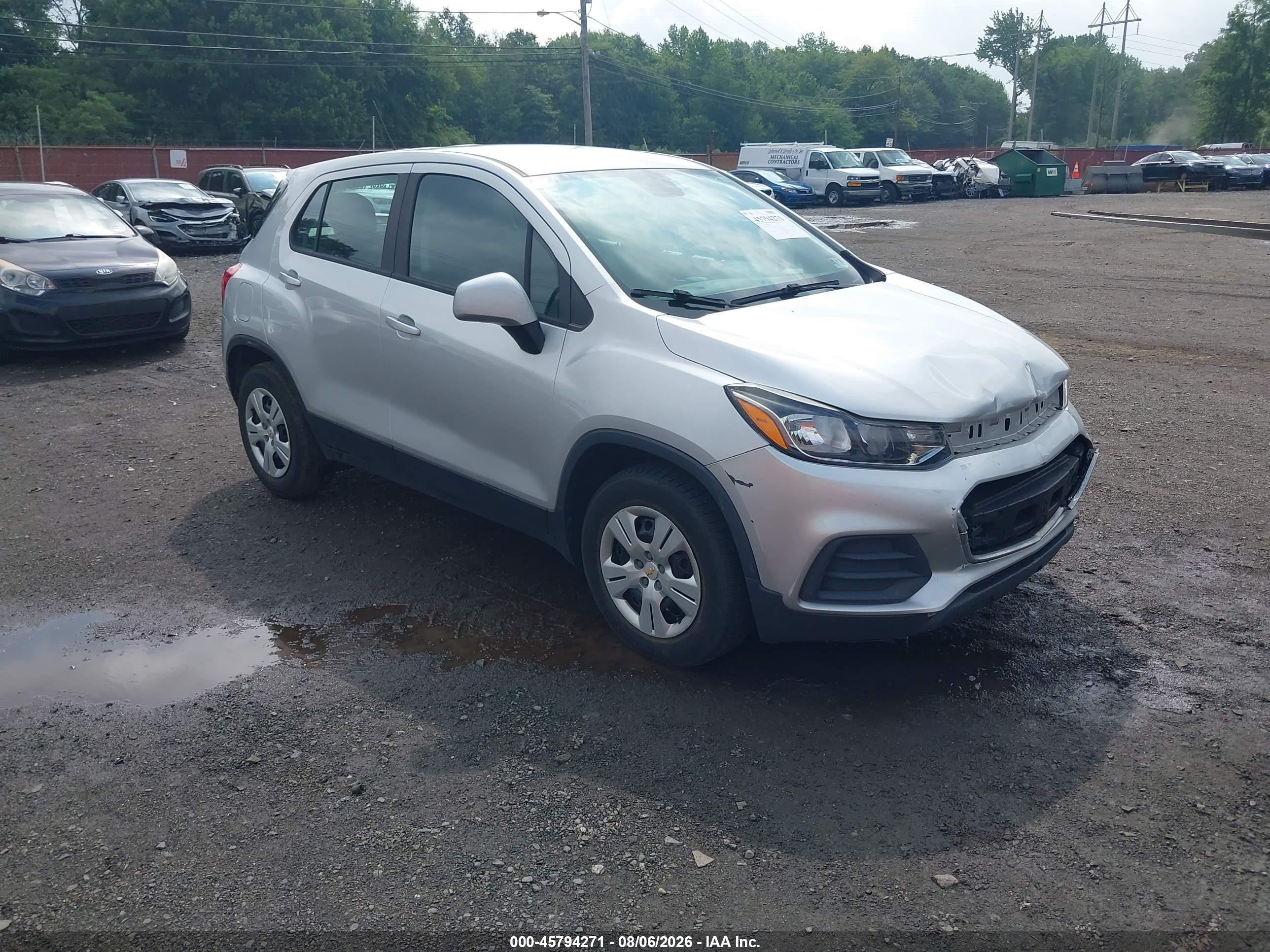 2017 Chevrolet Trax LS, VIN KL7CJKSB8HB130951 — Перед