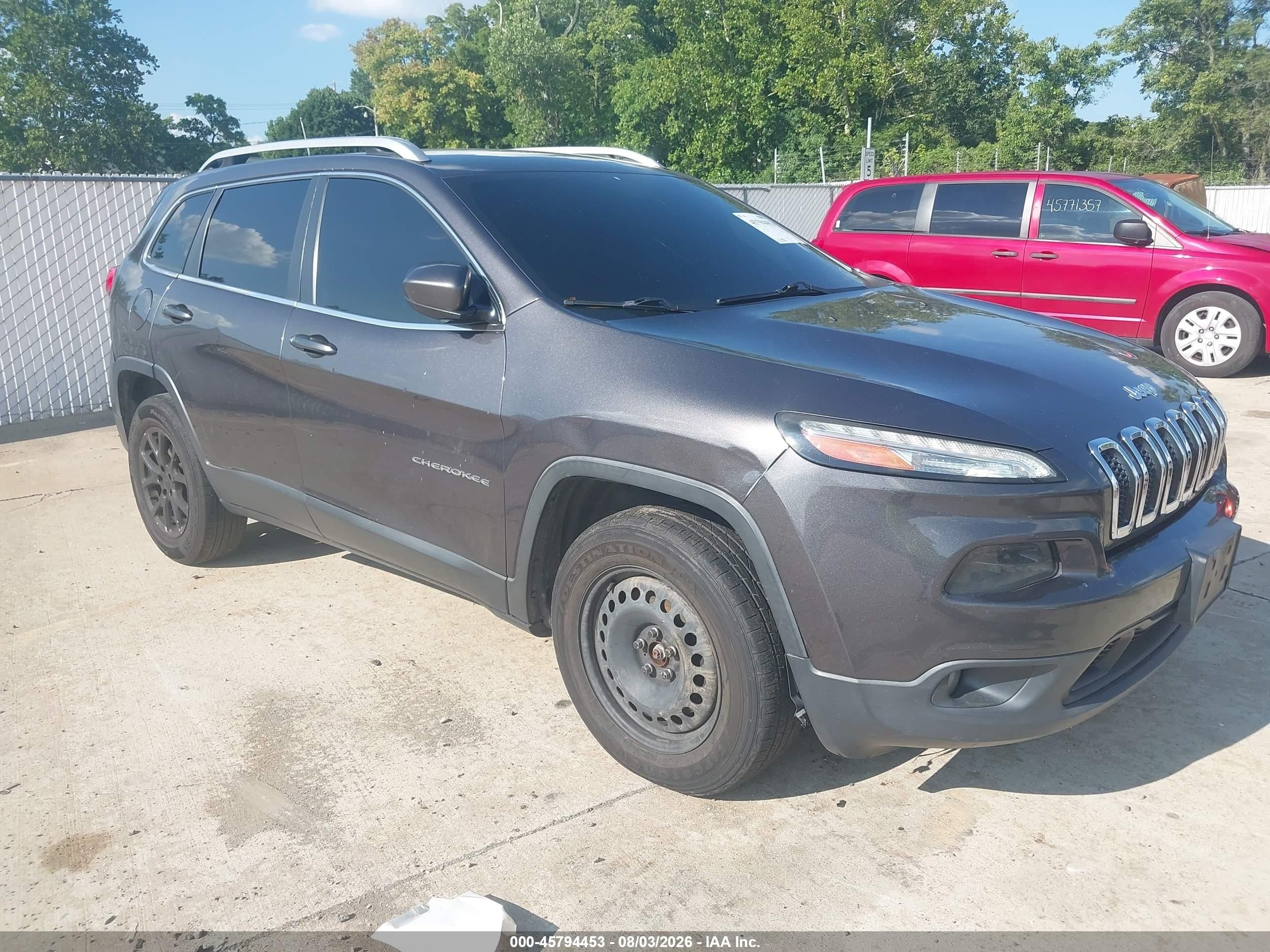2016 Jeep Cherokee Latitude, VIN 1C4PJMCB8GW276630 — Normal wear
