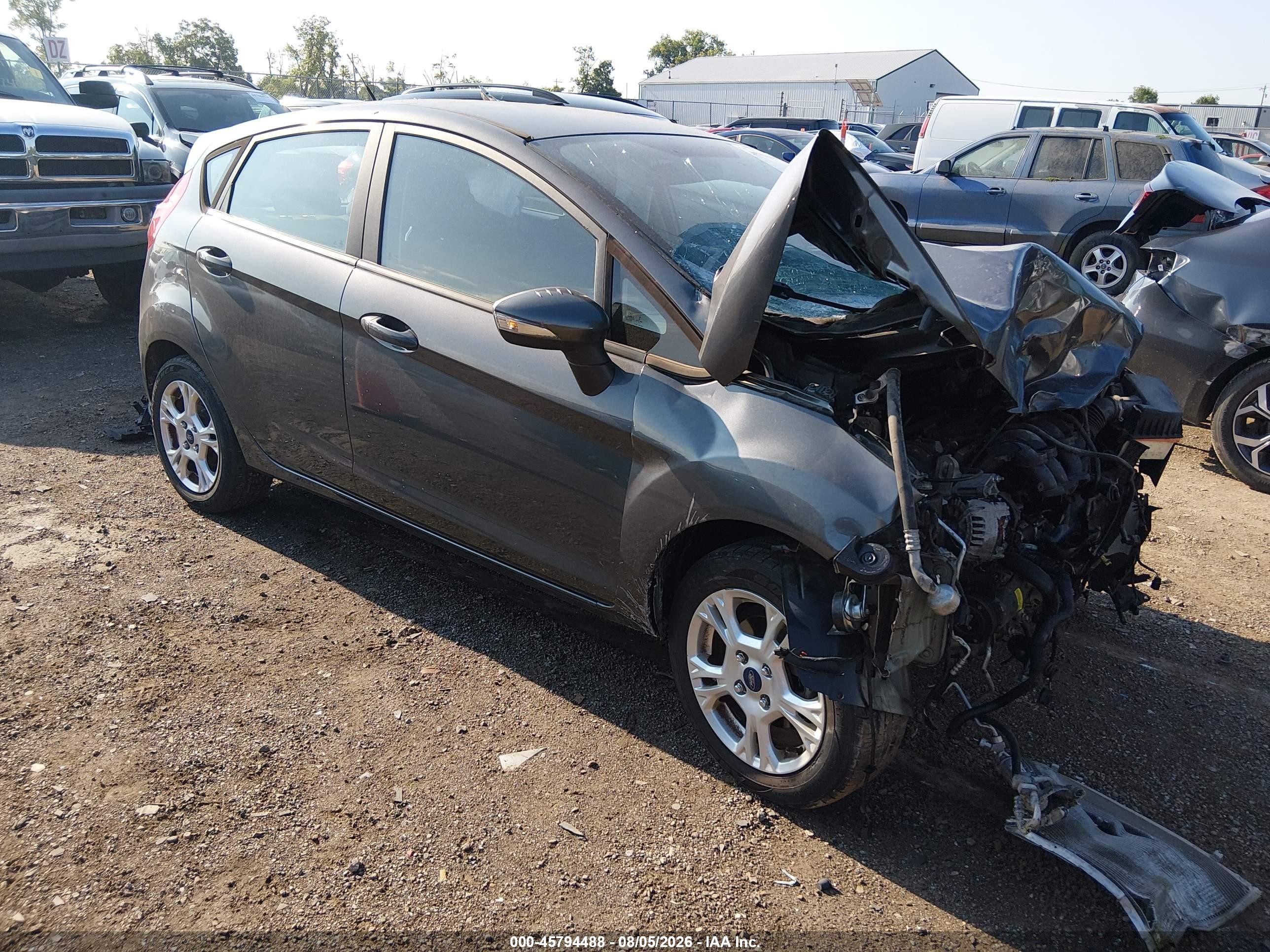 2016 Ford Fiesta SE, VIN 3FADP4EJ8GM149260 — Front end