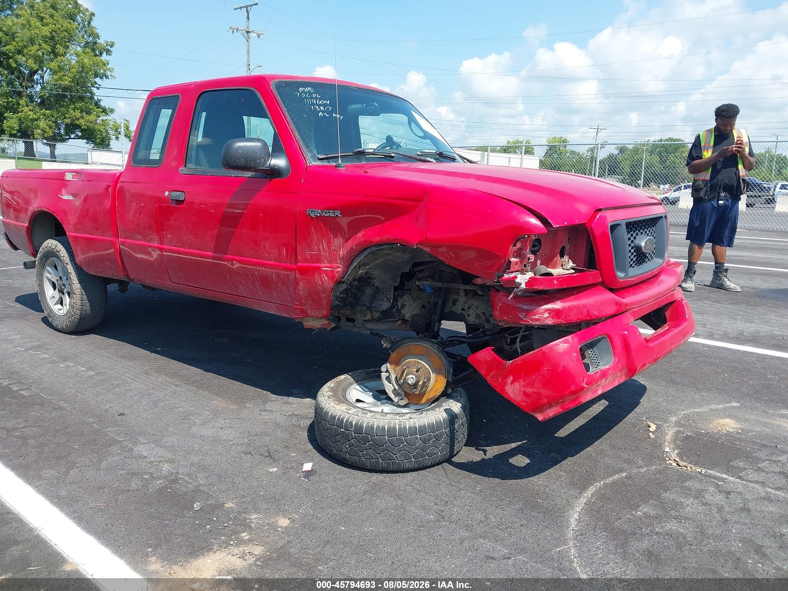 2005 Ford Ranger XL, VIN 1FTYR14E95PA13817 — Перед