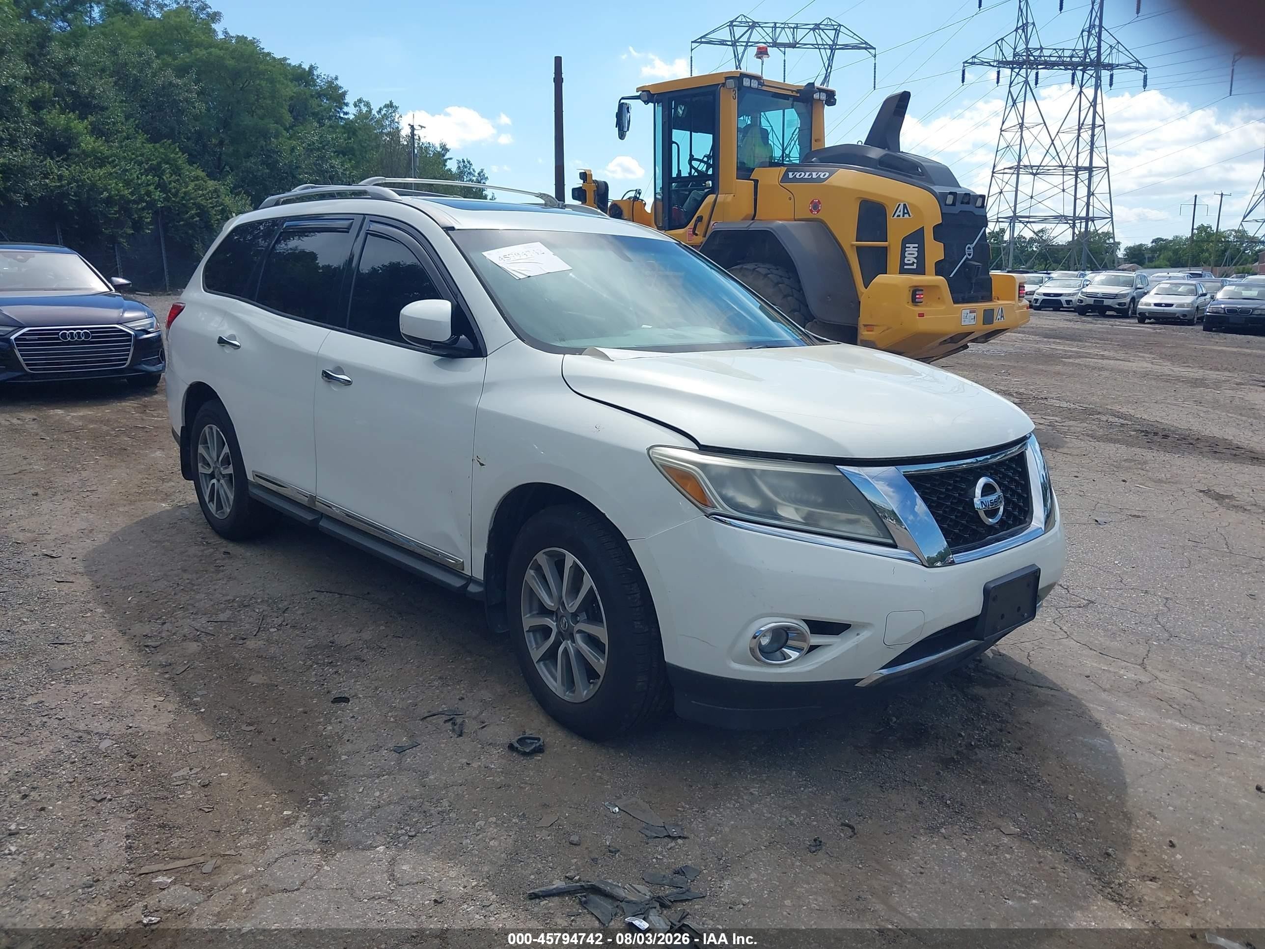 2013 Nissan Pathfinder S, VIN 5N1AR2MM9DC625015 — Vandalism