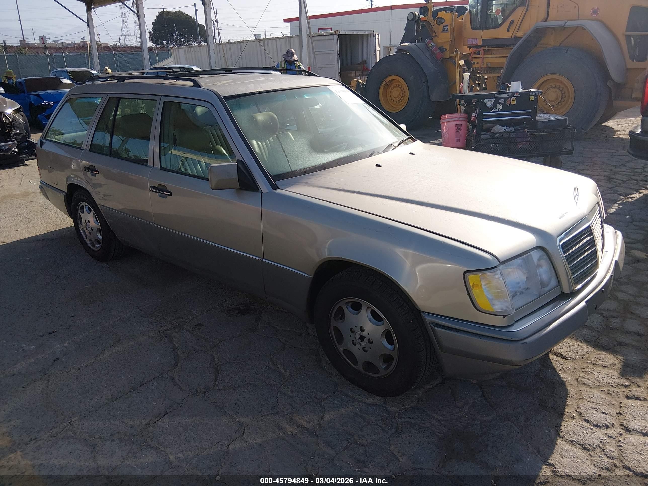 1995 Mercedes-Benz E, VIN WDBEA92E6SF313875 — Side