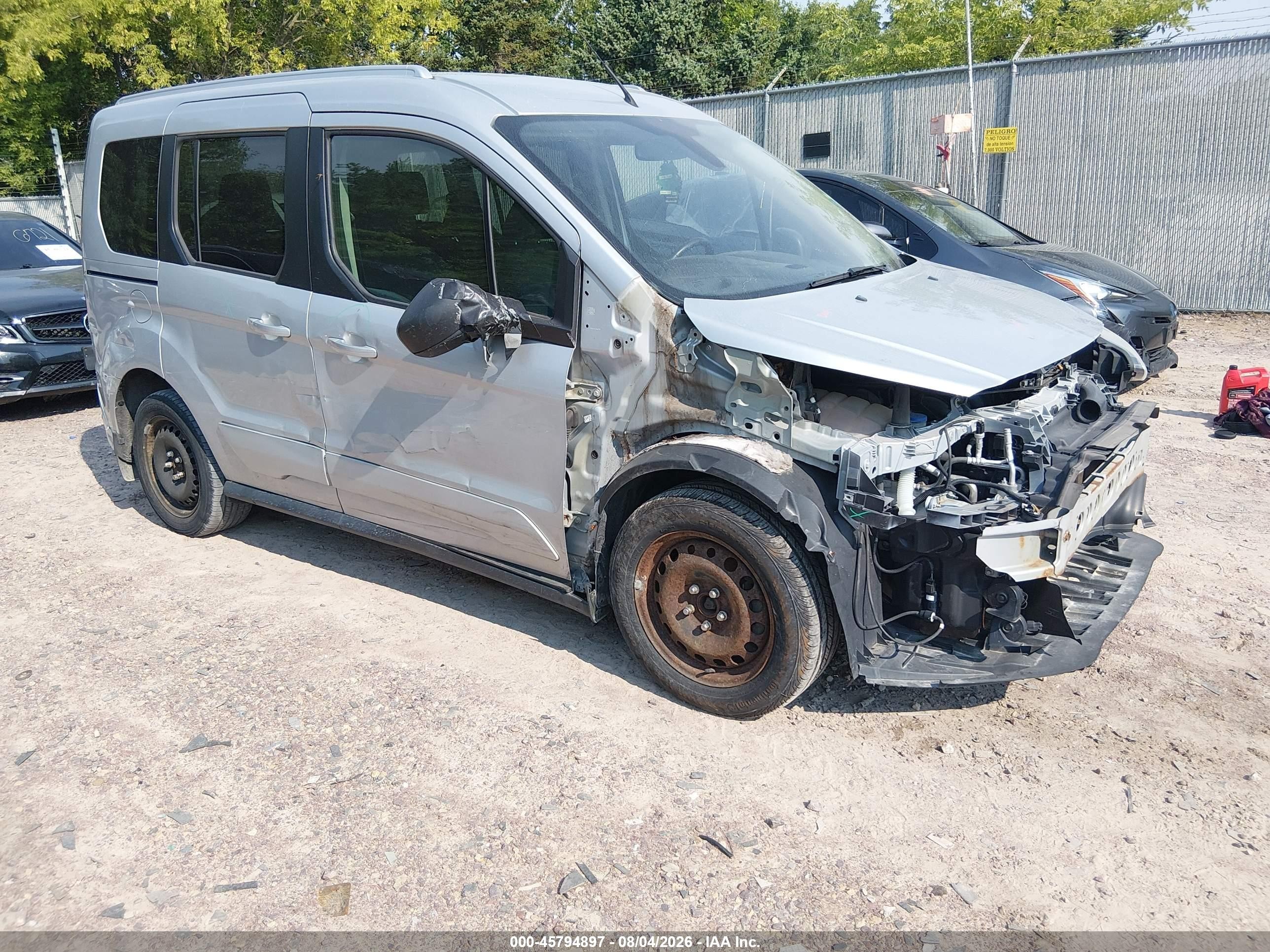 2014 Ford Transit Connect XLT, VIN NM0AE8F75E1150371 — Front end