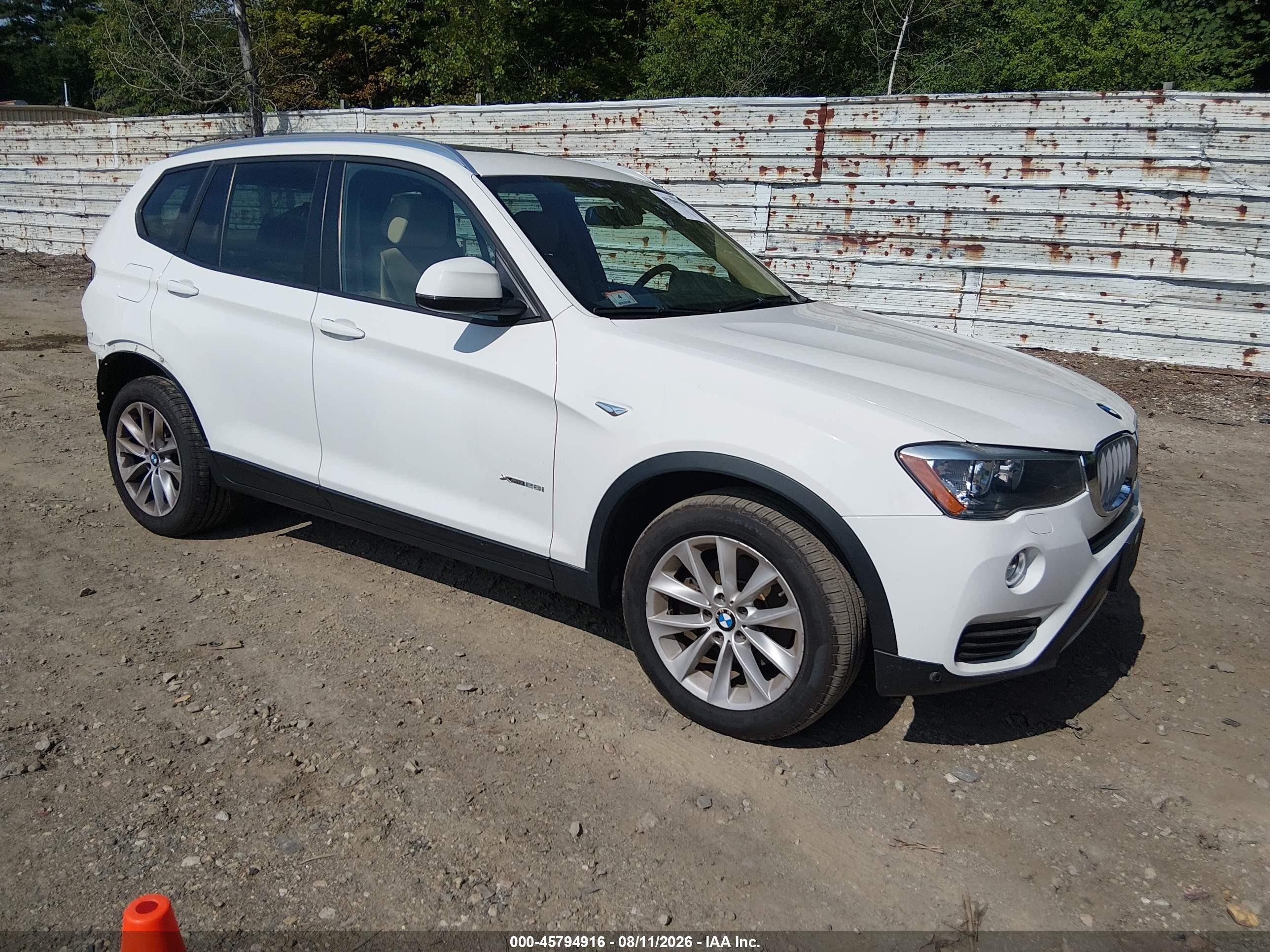 2015 BMW X3 xDrive28i, VIN 5UXWX9C53F0D54994 — Зад