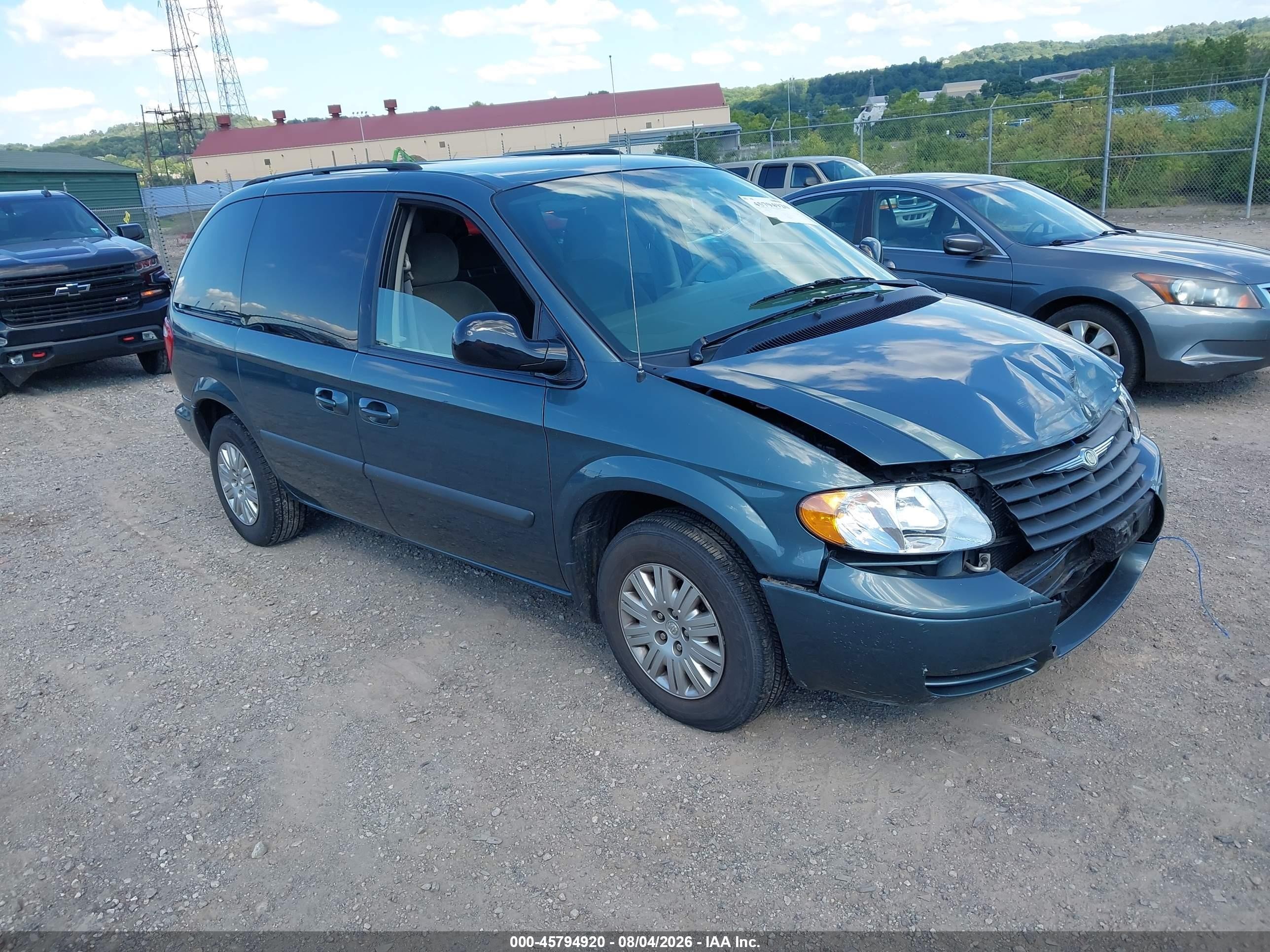 2006 Chrysler Town & Country, VIN 1A4GP45R06B655307 — Перед