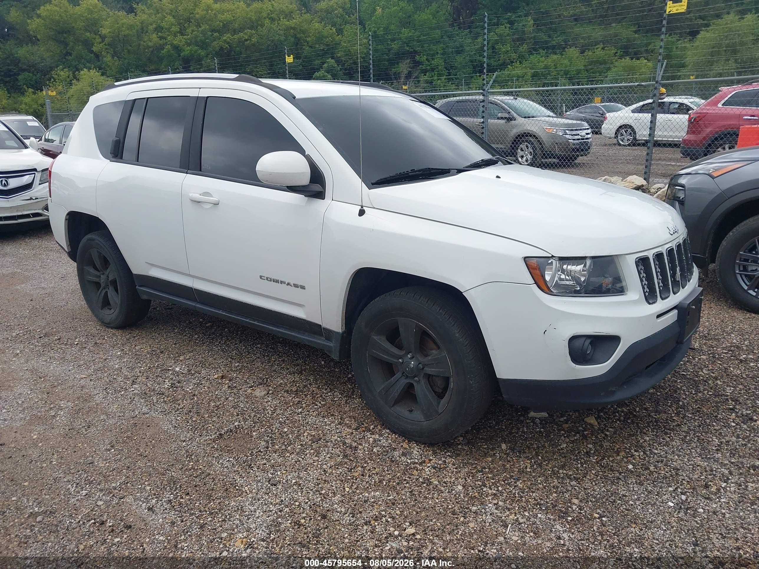 2014 Jeep Compass Latitude, VIN 1C4NJDEB2ED622684 — Normal wear