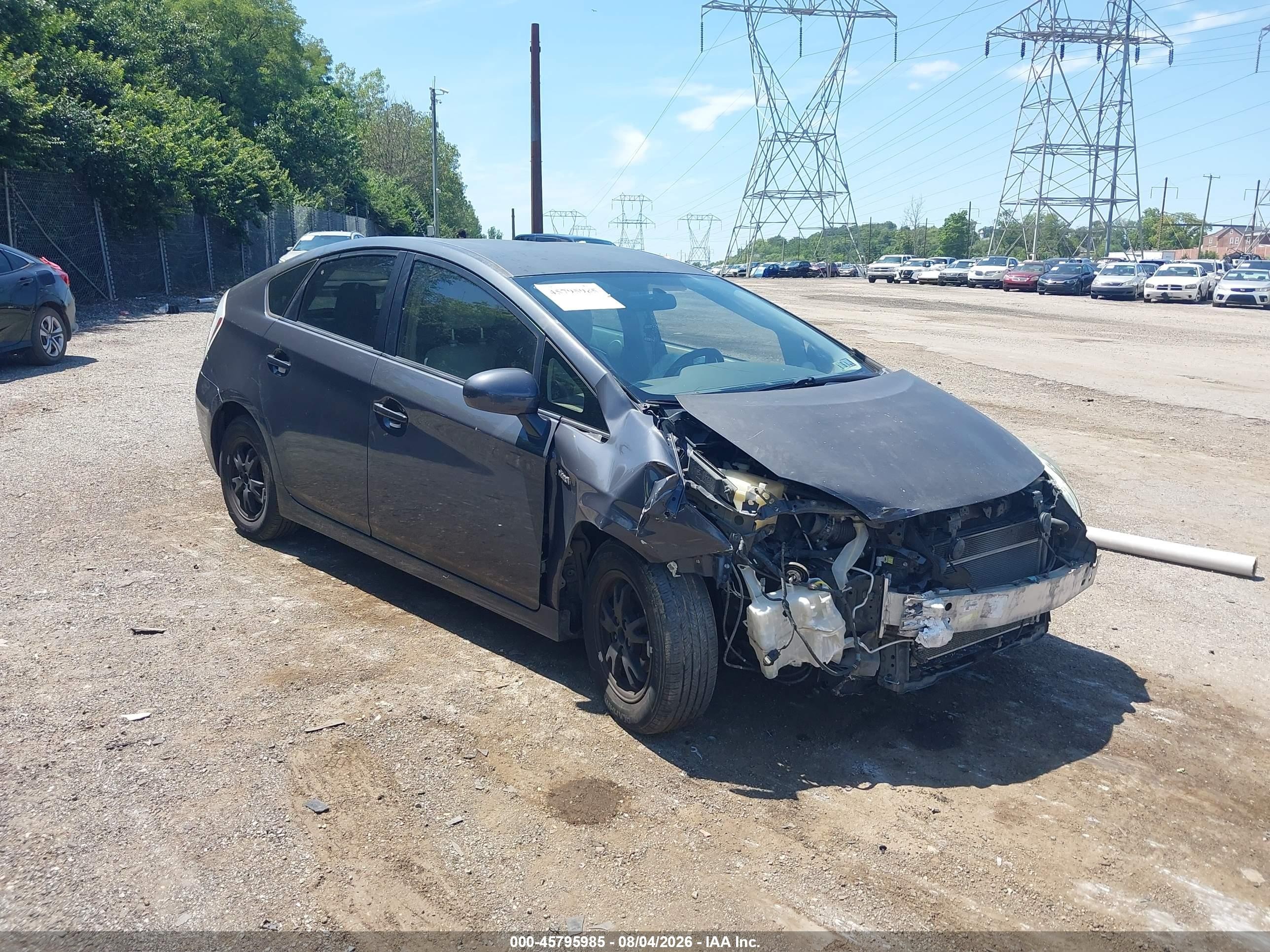 2010 Toyota Prius III, VIN JTDKN3DU0A1105867 — Front end