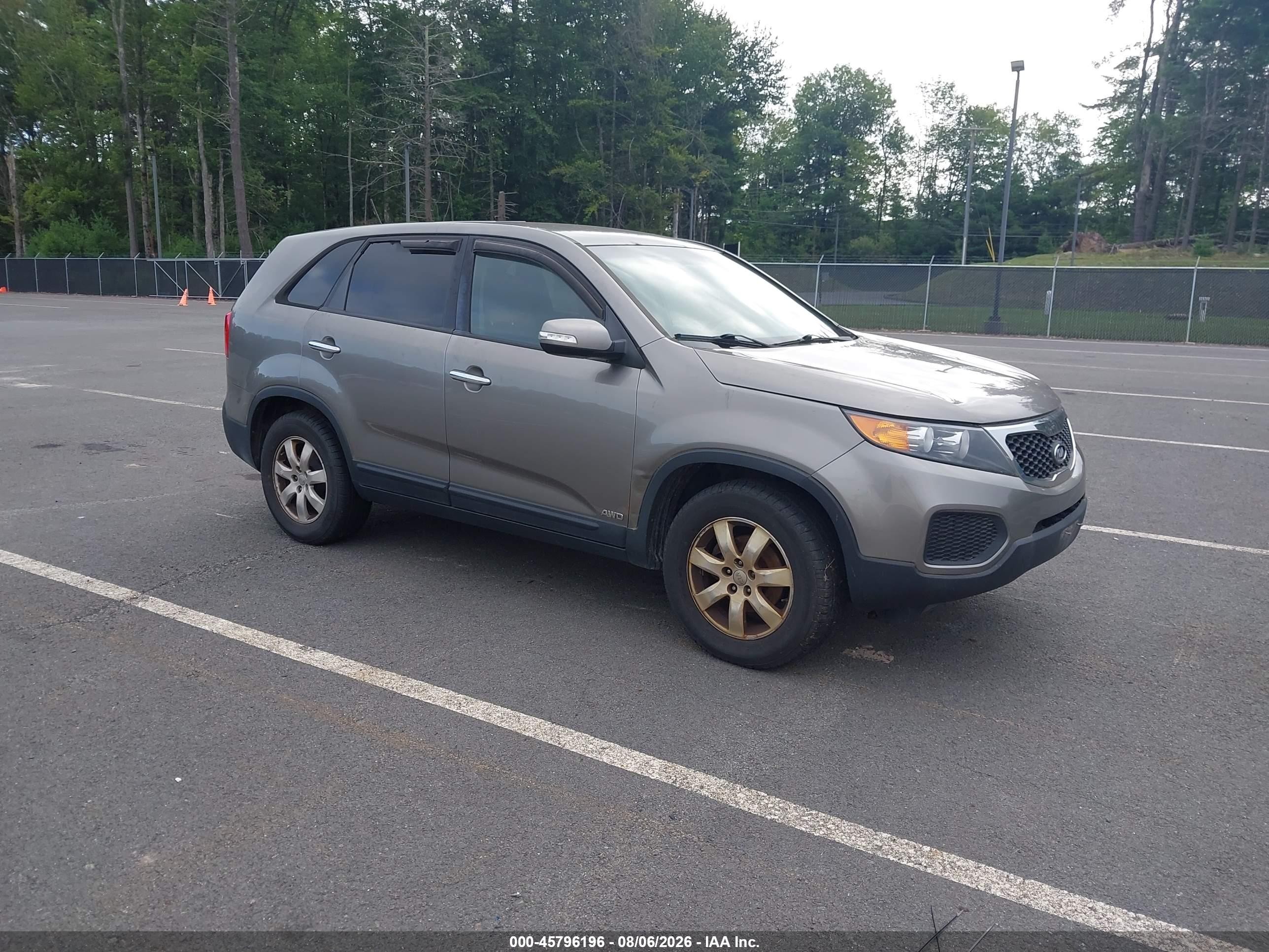 2013 Kia Sorento LX, VIN 5XYKTCA65DG341852 — Normal wear