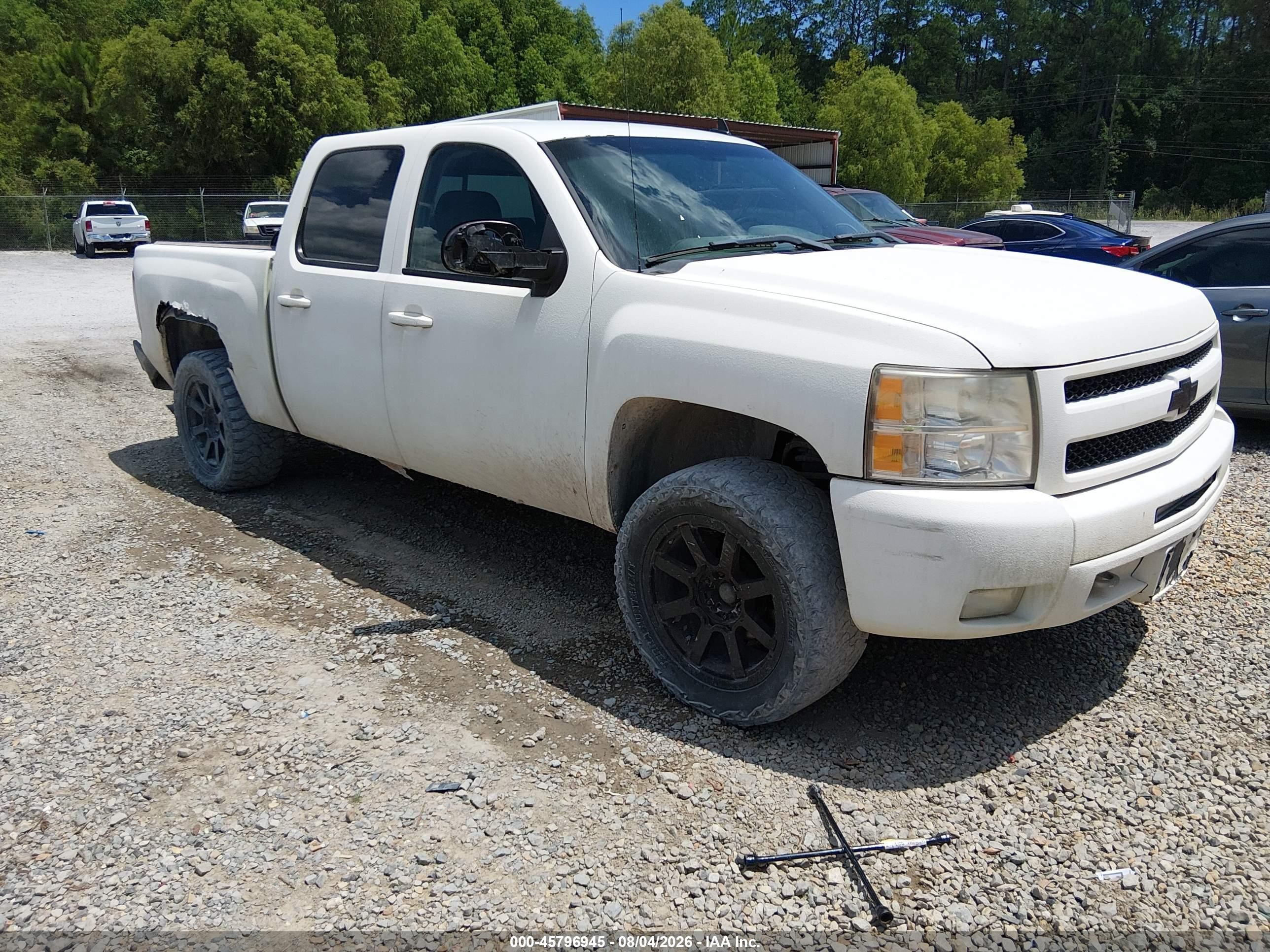 2011 Chevrolet Silverado 1500 LT, VIN 3GCPKSE33BG213353 — Rear end