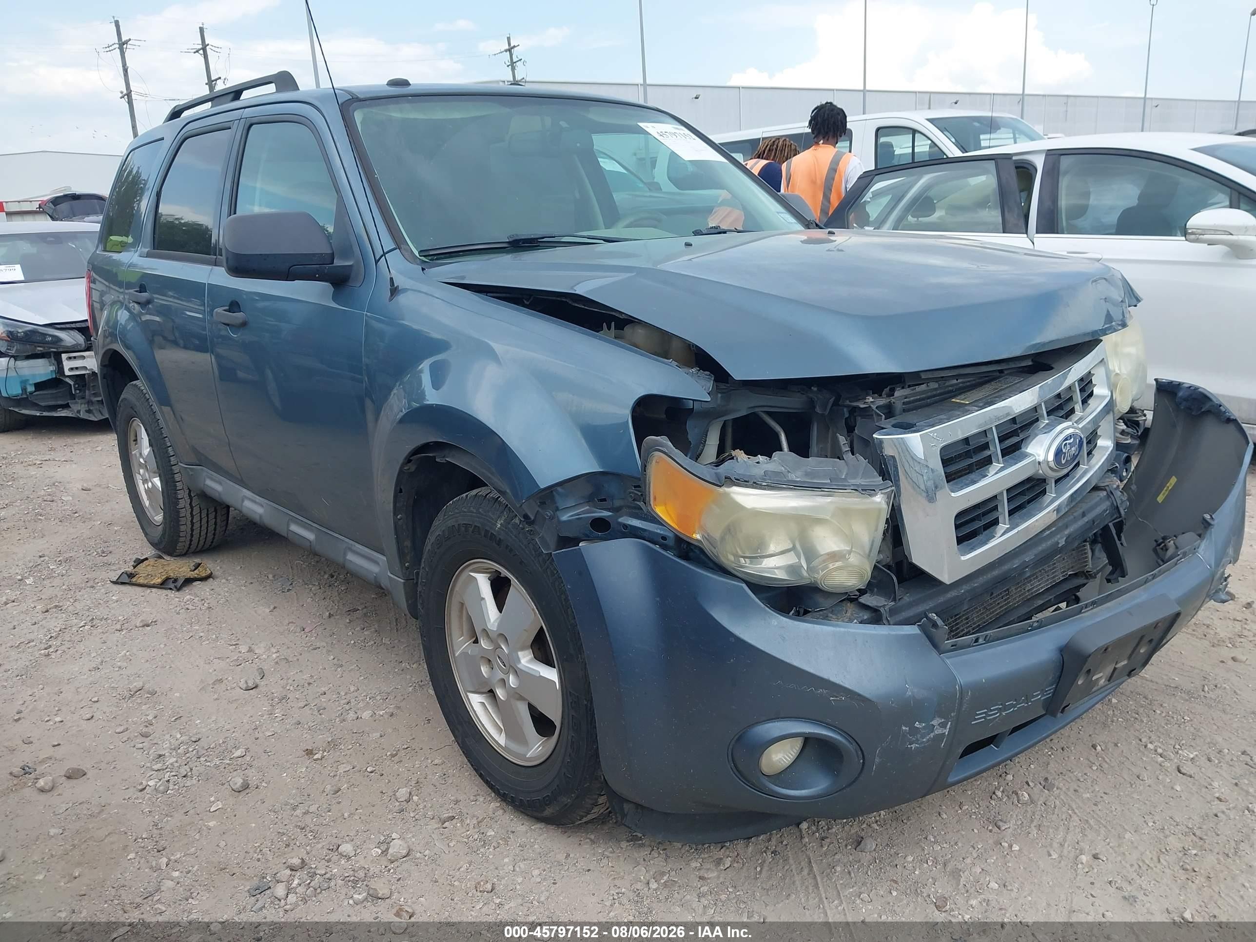 2011 Ford Escape XLT, VIN 1FMCU0DG6BKB45975 — Normal wear