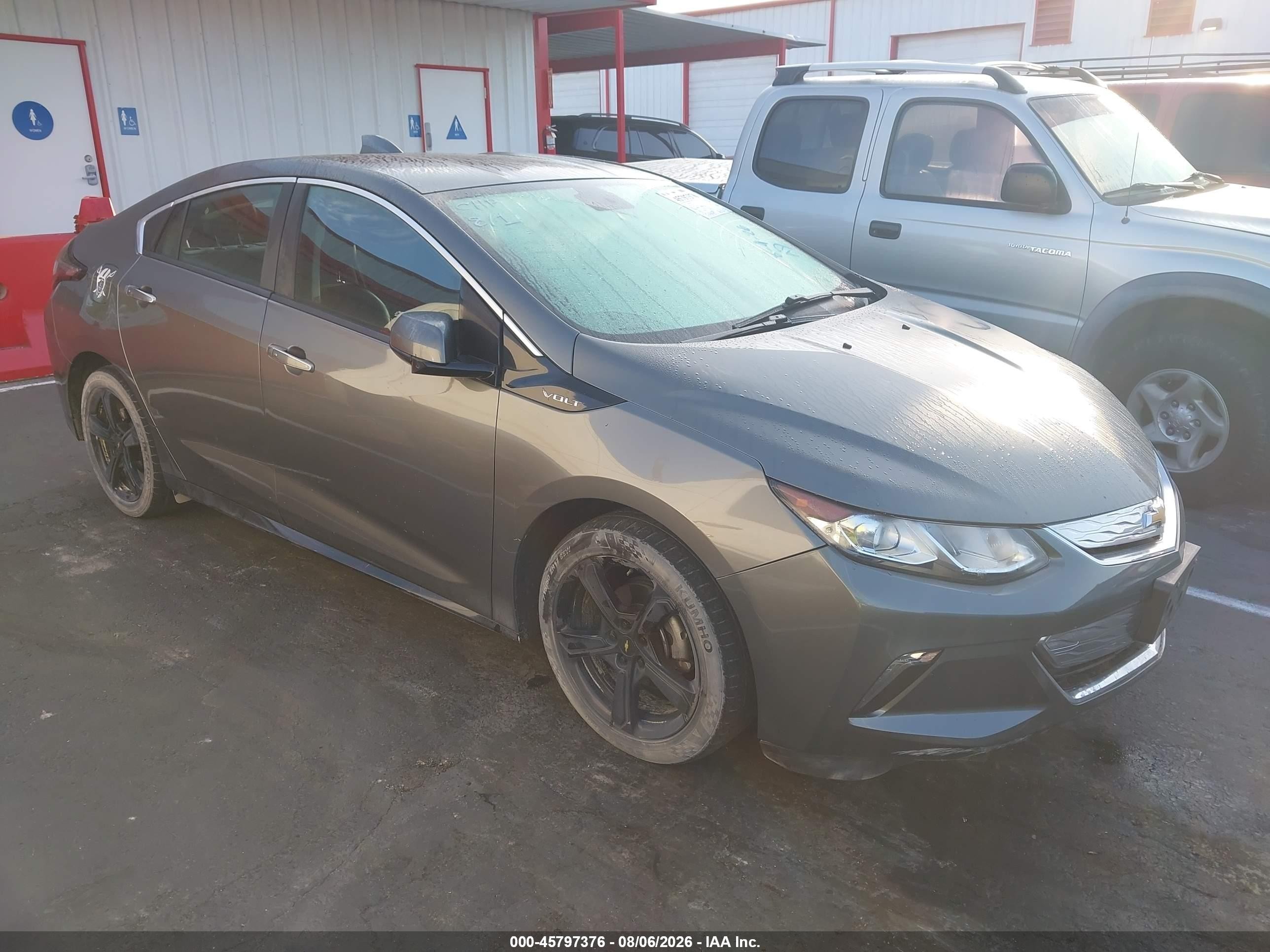 2017 Chevrolet Volt LT, VIN 1G1RC6S52HU204581 — Front end