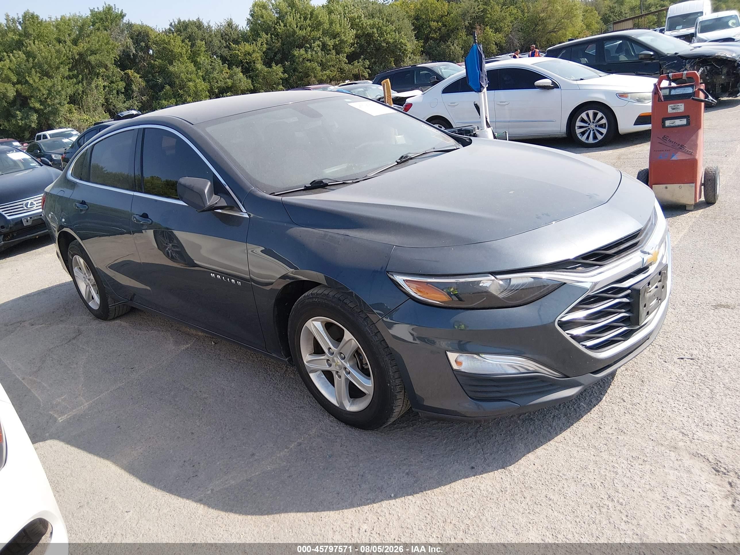 2019 Chevrolet Malibu LS, VIN 1G1ZB5ST0KF126955 — Normal wear