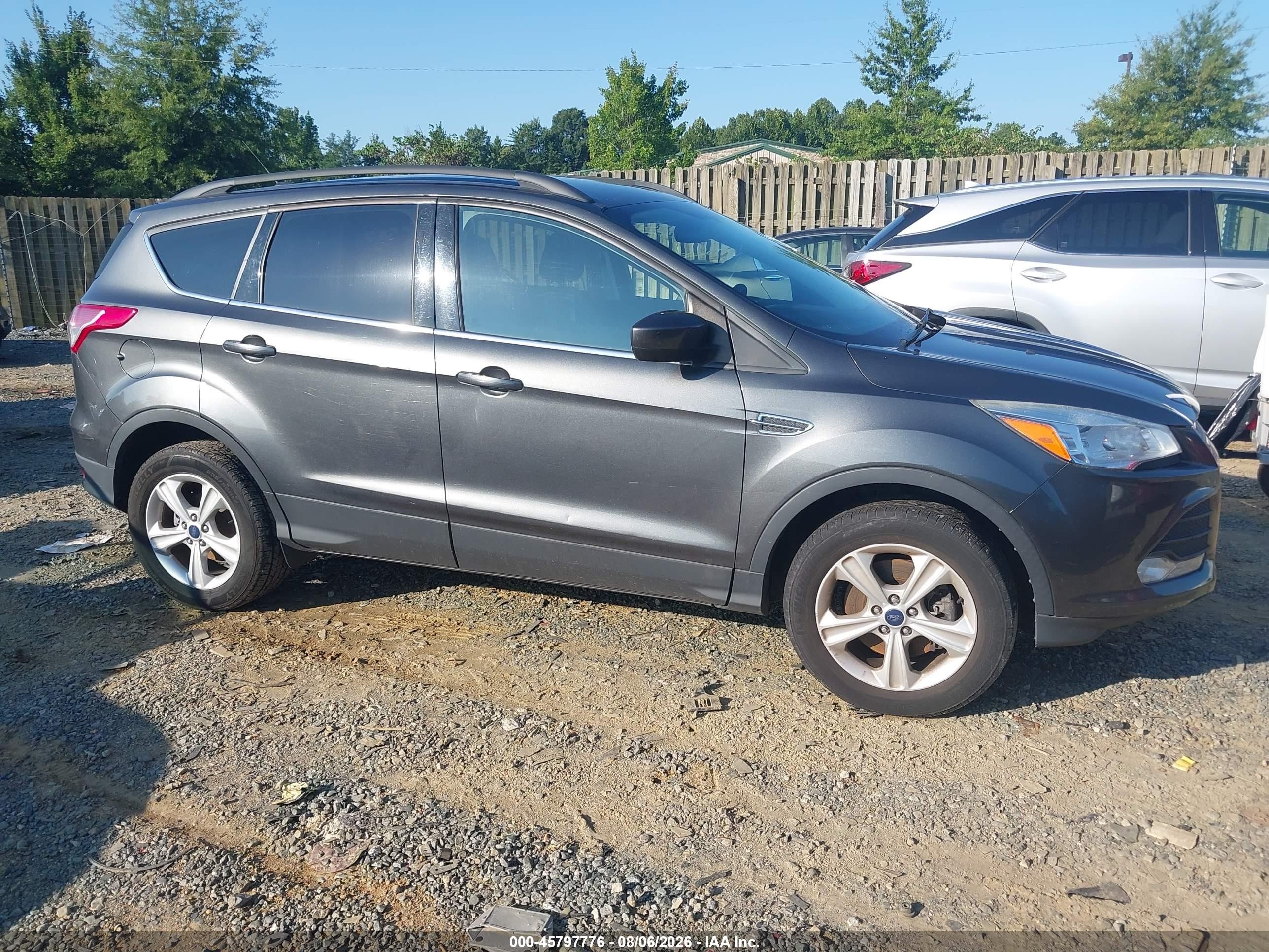 2016 Ford Escape SE, VIN 1FMCU9GX4GUC33838 — Normal wear