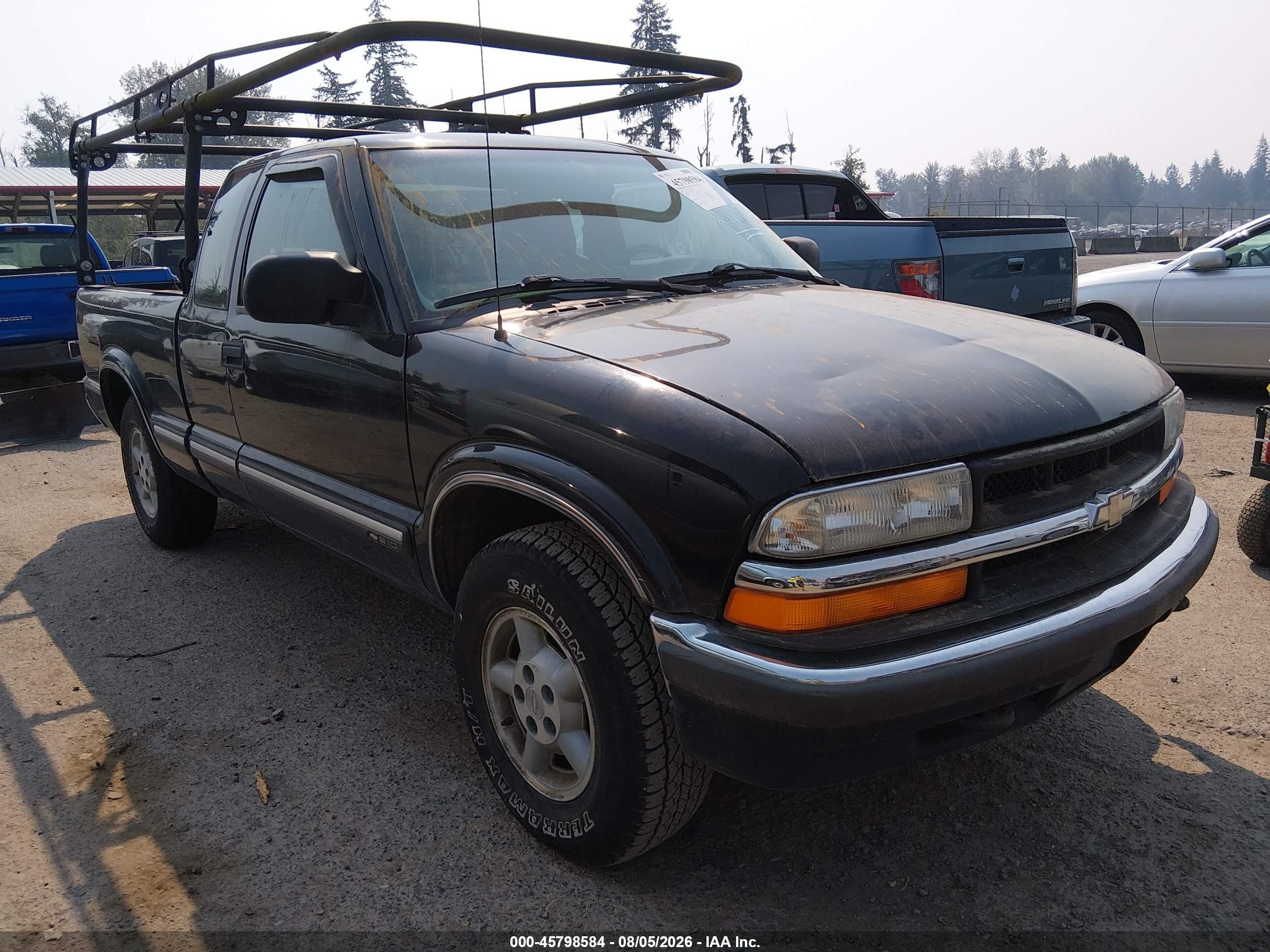 2001 Chevrolet S-10 LS, VIN 1GCDT19W318208236 — Normal wear
