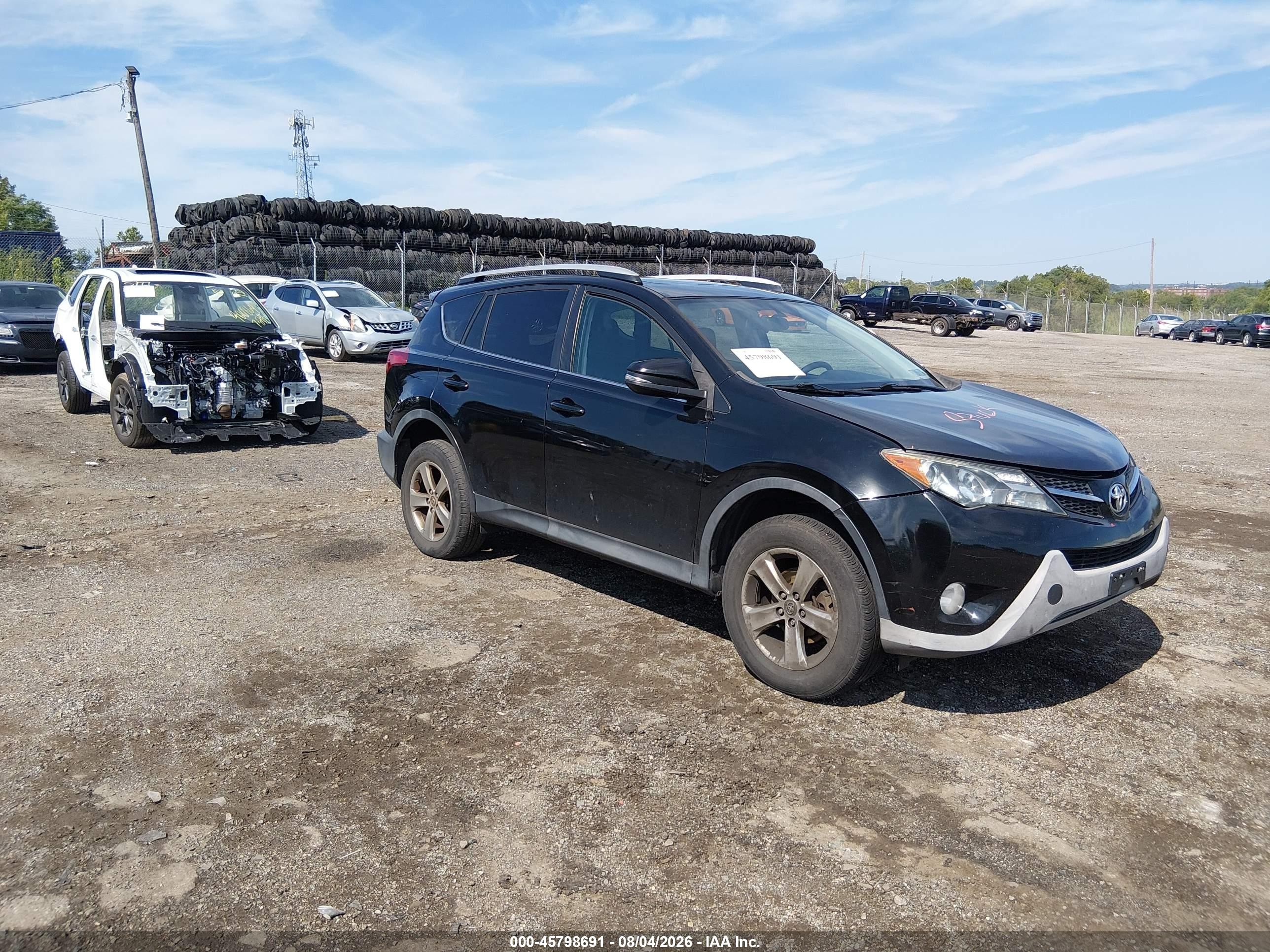 2015 Toyota RAV4 XLE, VIN 2T3RFREV6FW286729 — Front end