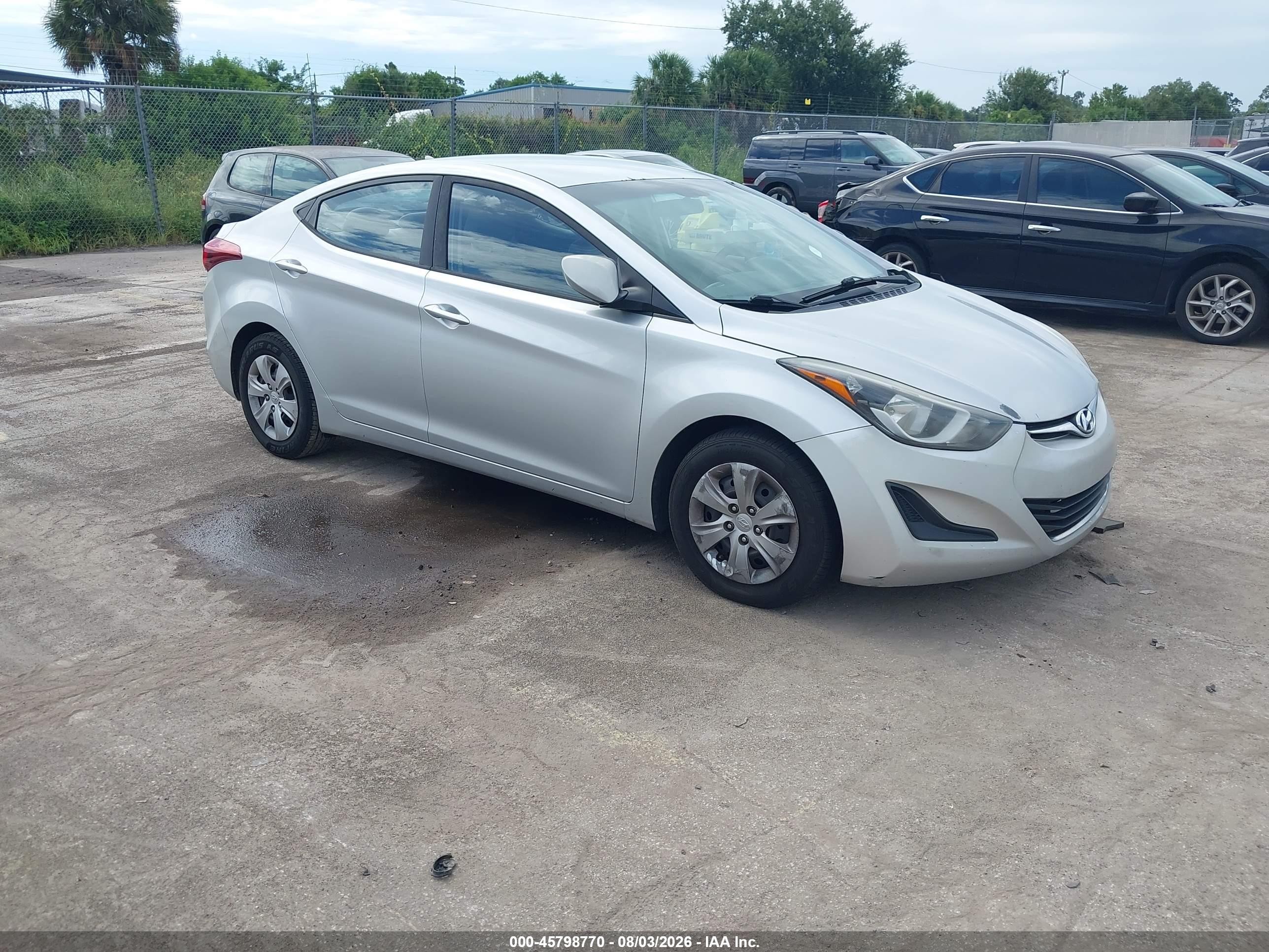 2016 Hyundai Elantra Value Edition, VIN 5NPDH4AE4GH752714 — Normal wear