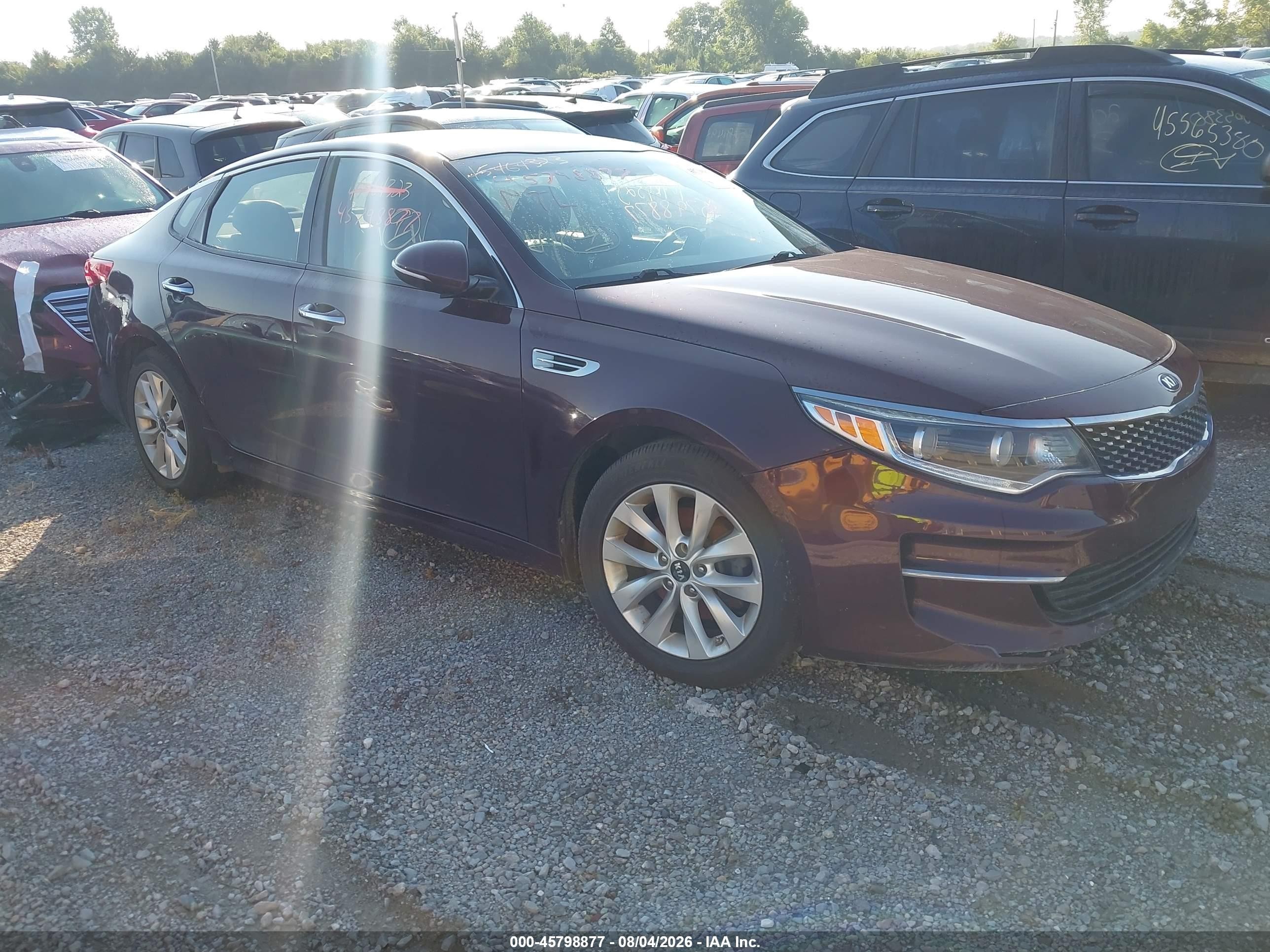2016 Kia Optima EX, VIN 5XXGU4L38GG071973 — Front end