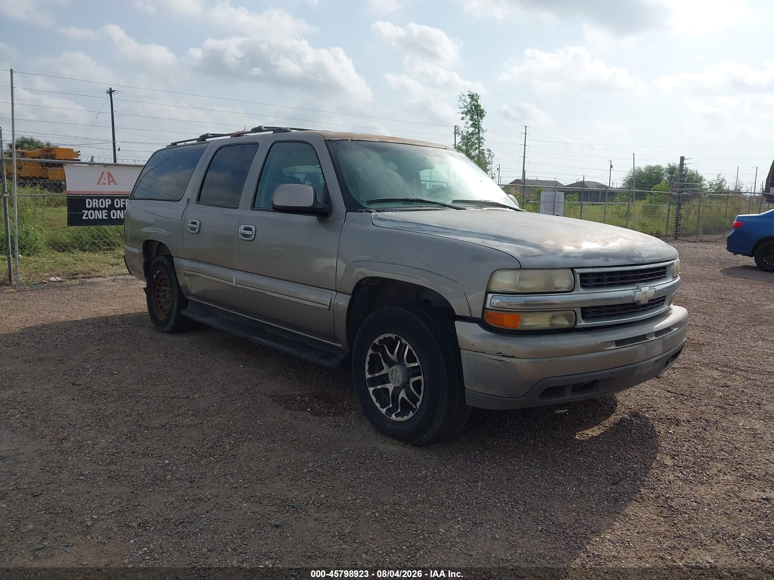 2001 Chevrolet Suburban LS, VIN 1GNEC16T61J271801 — Normal wear