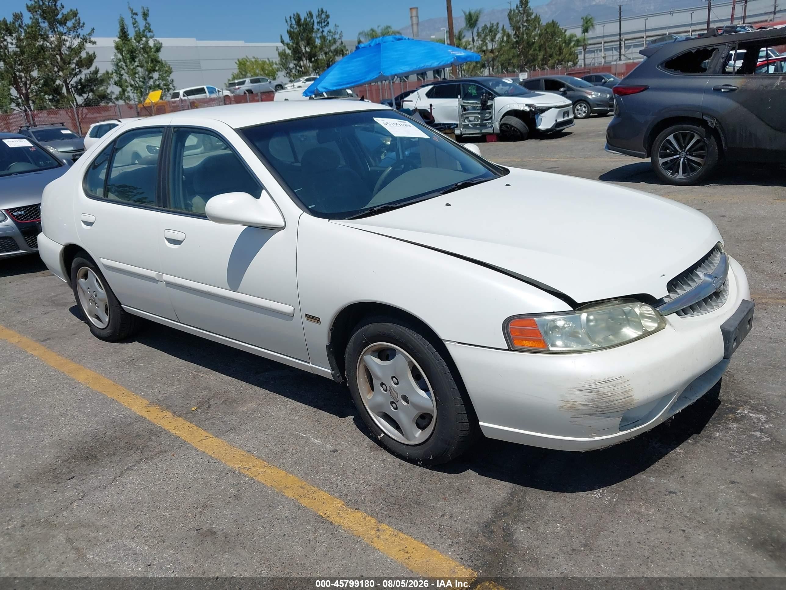 2001 Nissan Altima GXE, VIN 1N4DL01D21C232583 — Normal wear