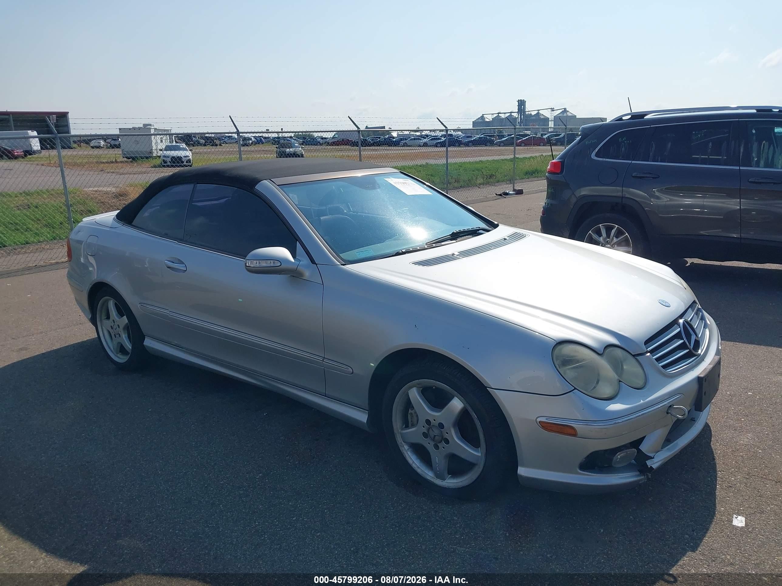 2004 Mercedes-Benz CLK 500, VIN WDBTK75G54T018356 — Front end
