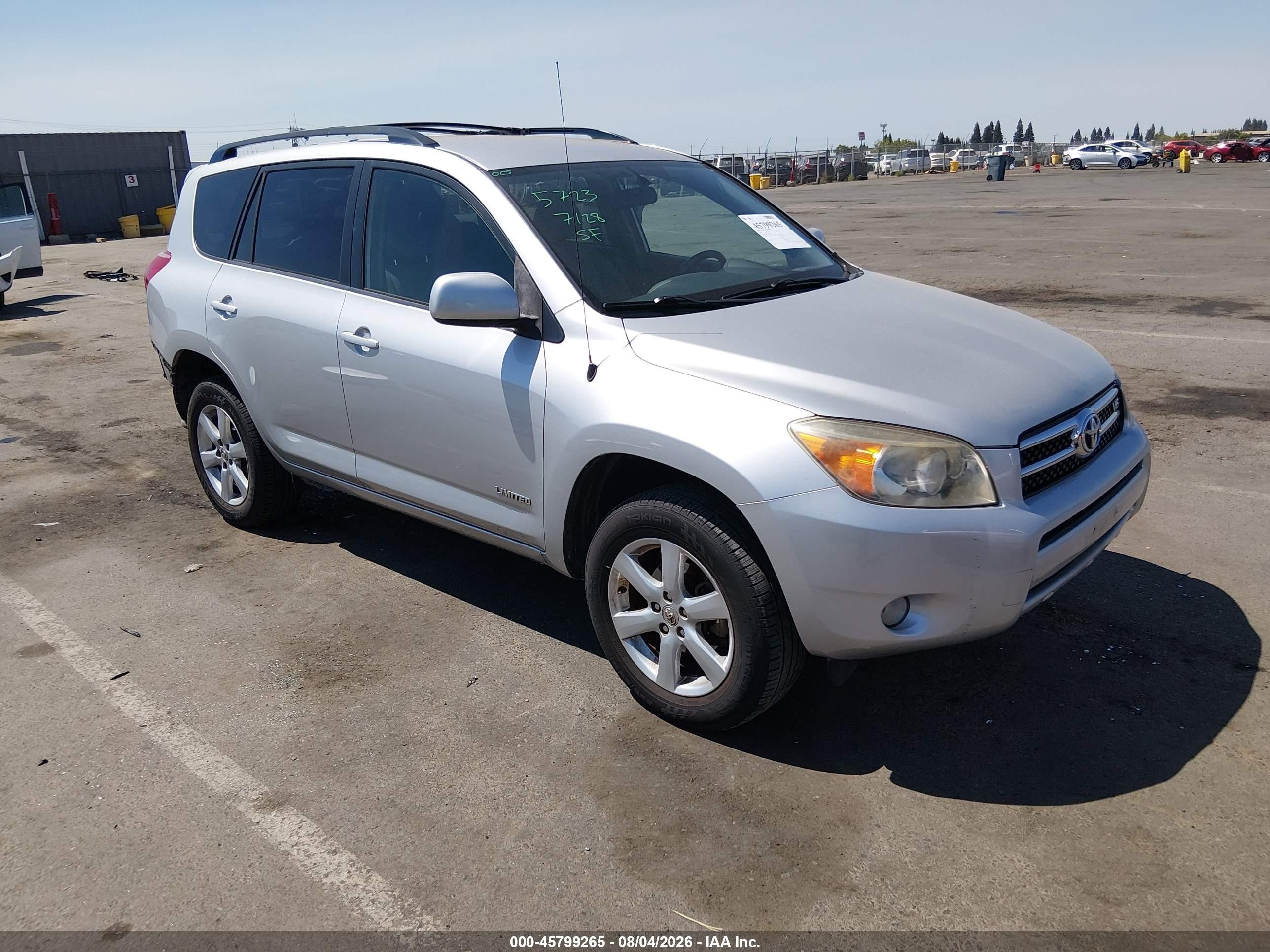2007 Toyota RAV4 Limited, VIN JTMZK34V575007595 — Зад