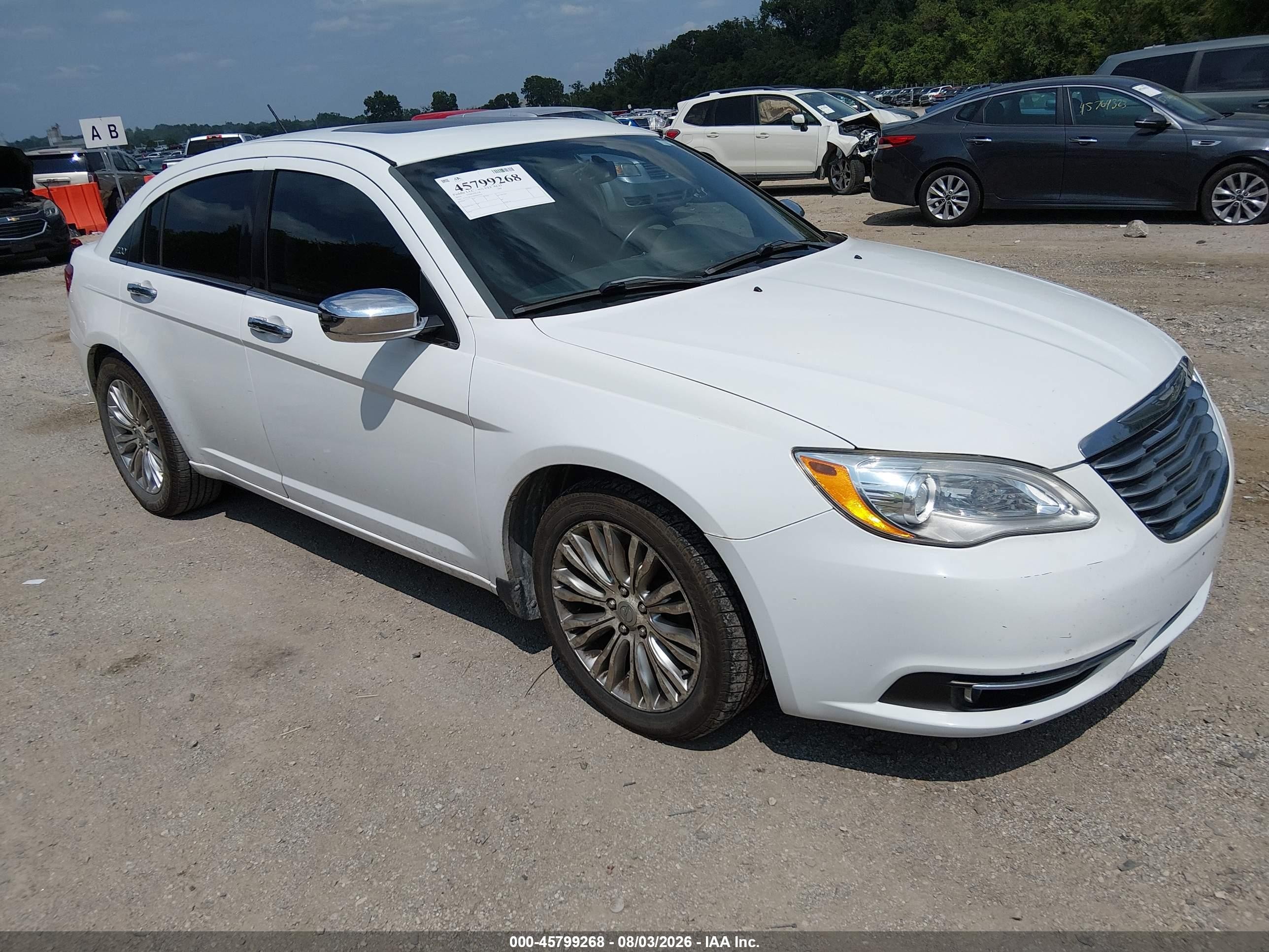 2013 Chrysler 200 Limited, VIN 1C3CCBCG4DN507036 — Normal wear