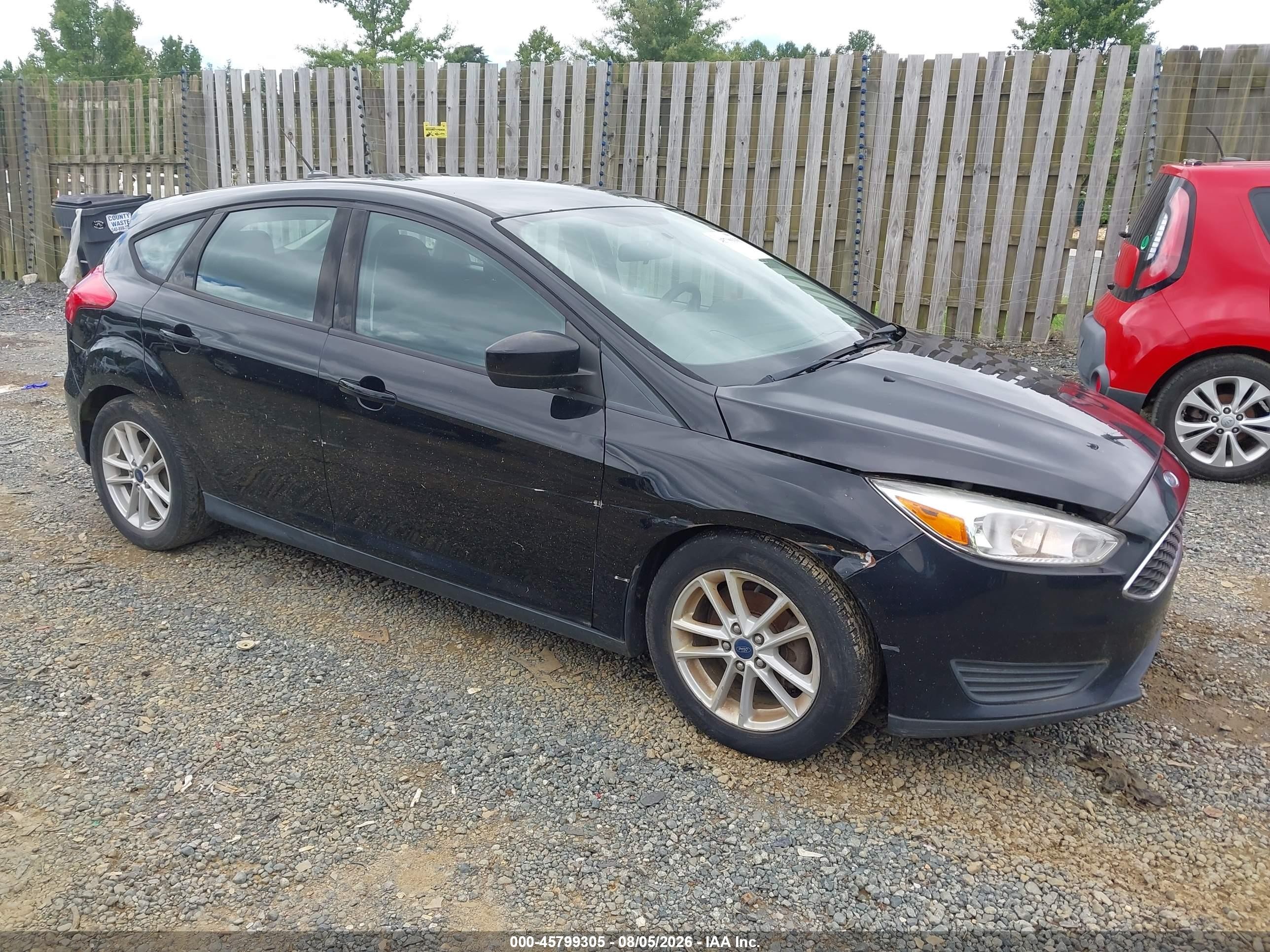 2018 Ford Focus SE, VIN 1FADP3K25JL227574 — Front end