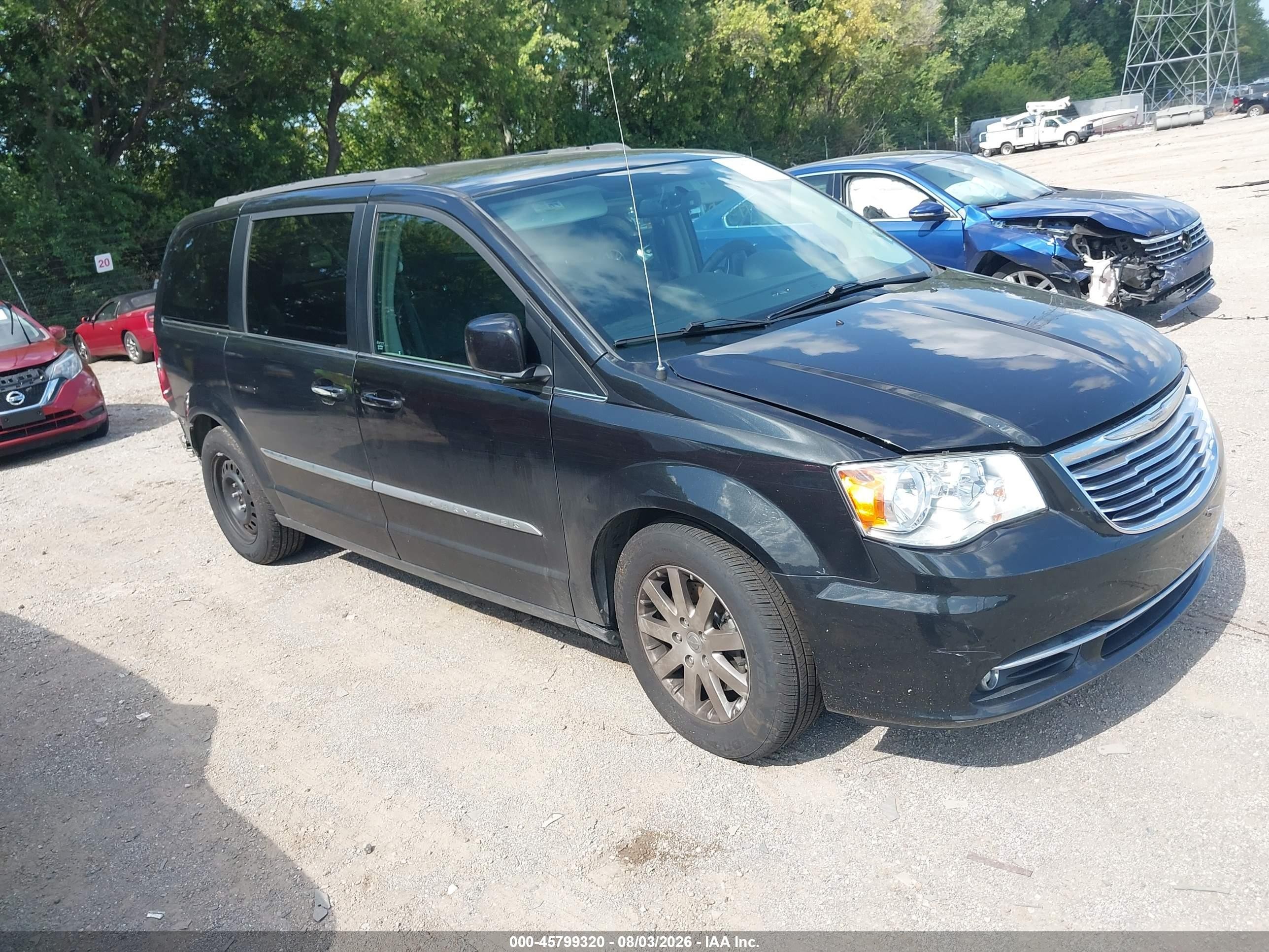 2016 Chrysler Town & Country Touring, VIN 2C4RC1BG8GR148752 — Normal wear
