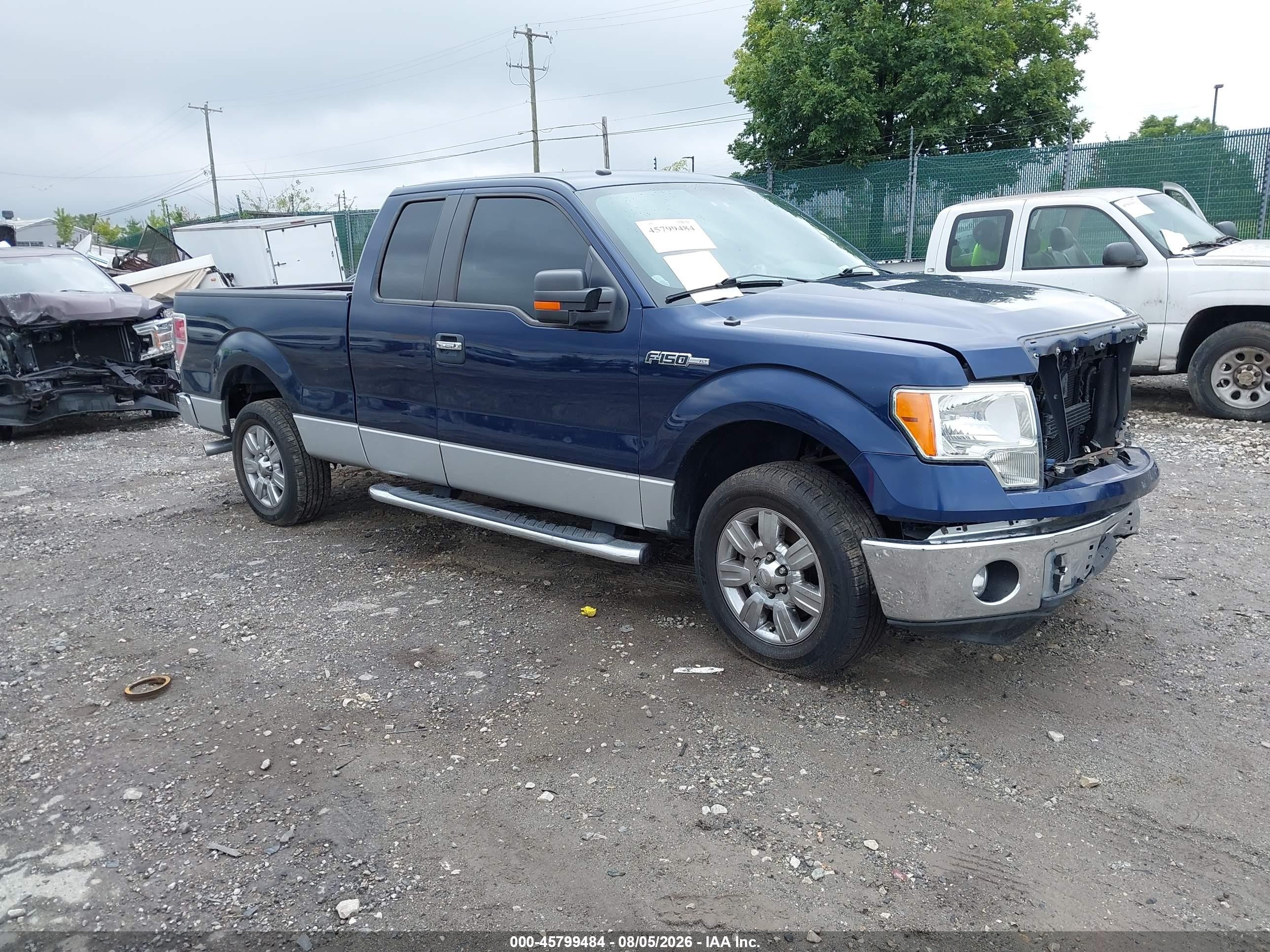 2011 Ford F-150 XLT, VIN 1FTFX1CF5BFC56243 — Front end