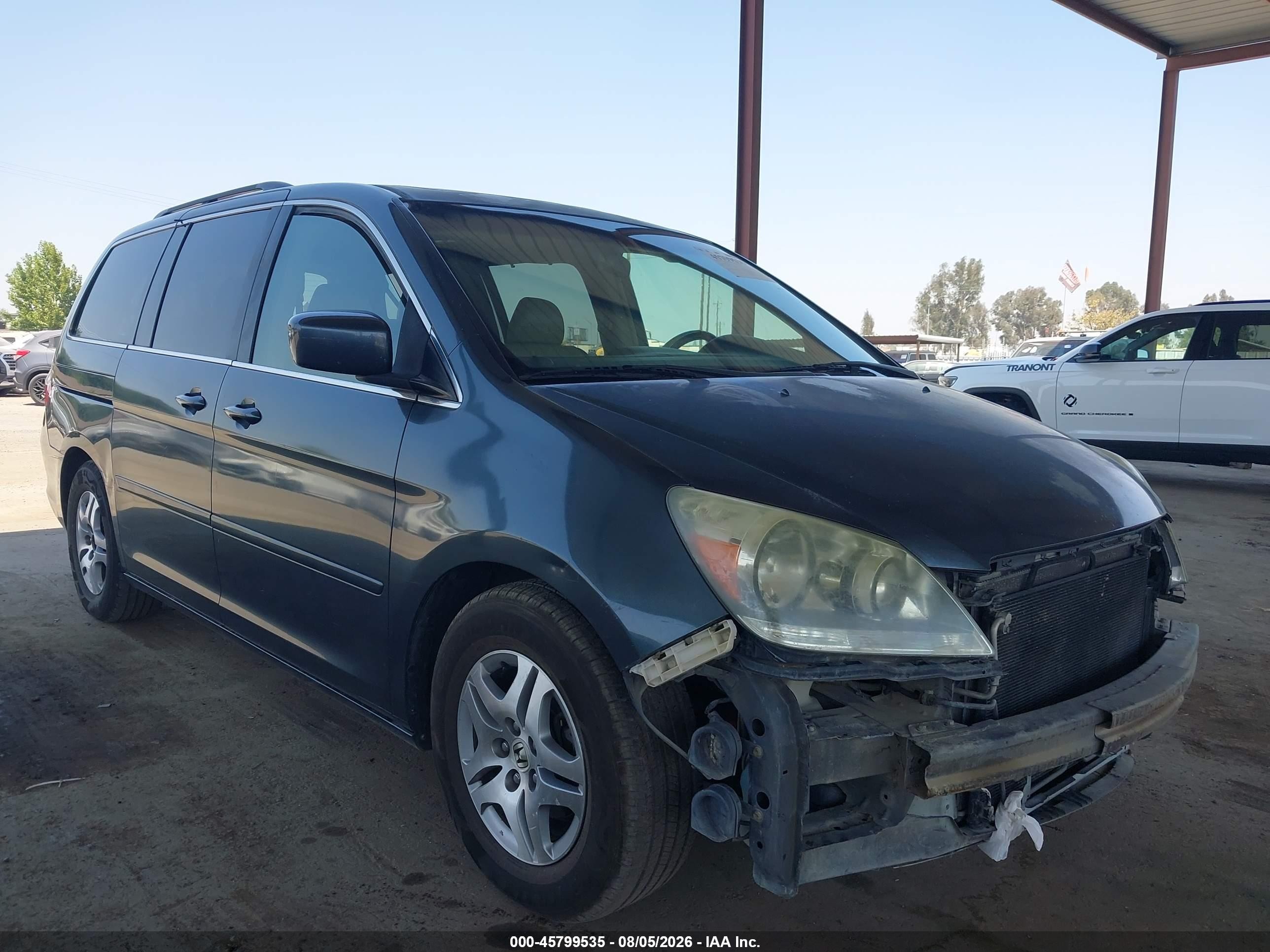 2005 Honda Odyssey EX-L, VIN 5FNRL38635B042115 — Перед