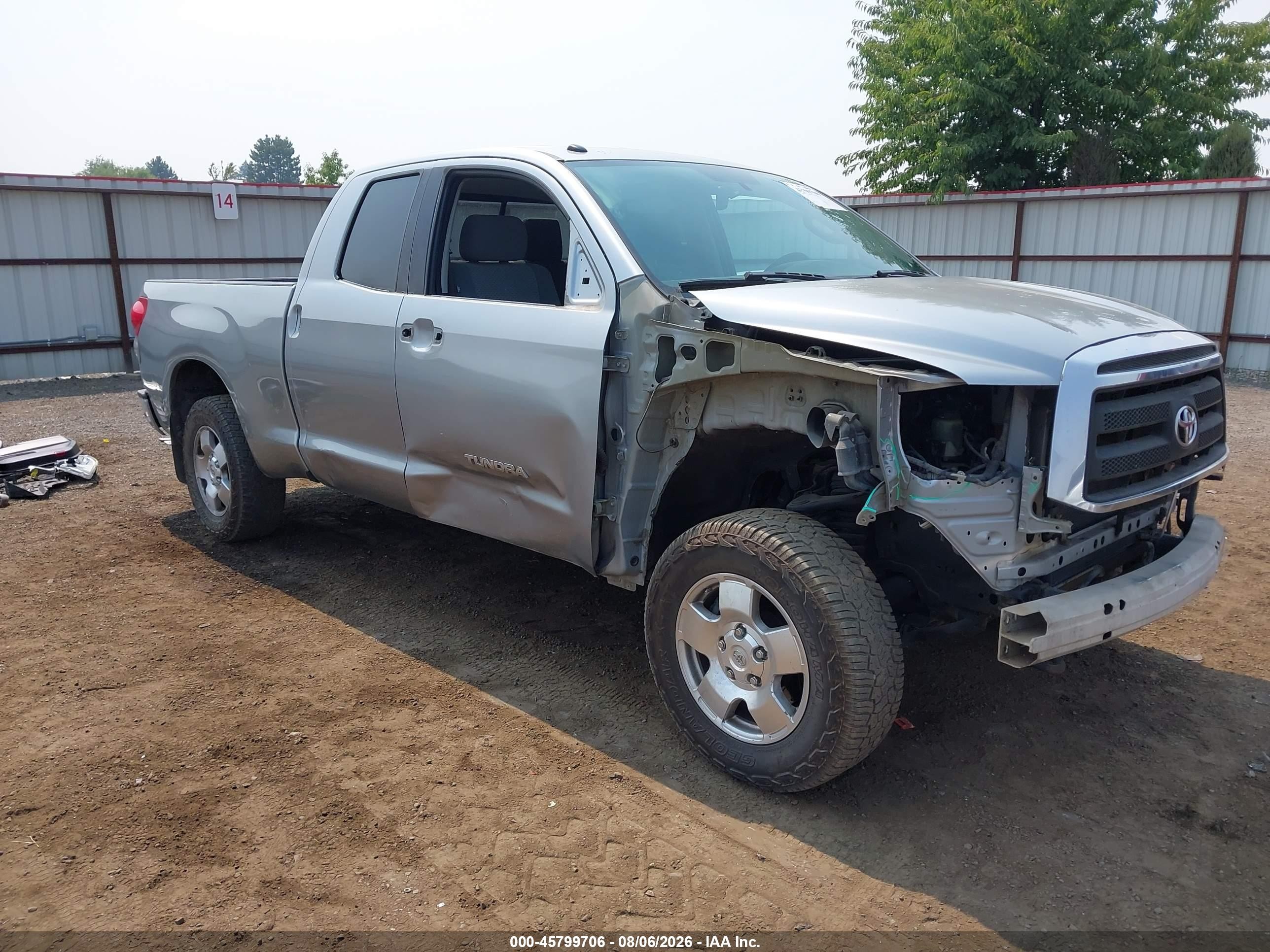 2013 Toyota Tundra, VIN 5TFUY5F11DX311036 — Front end